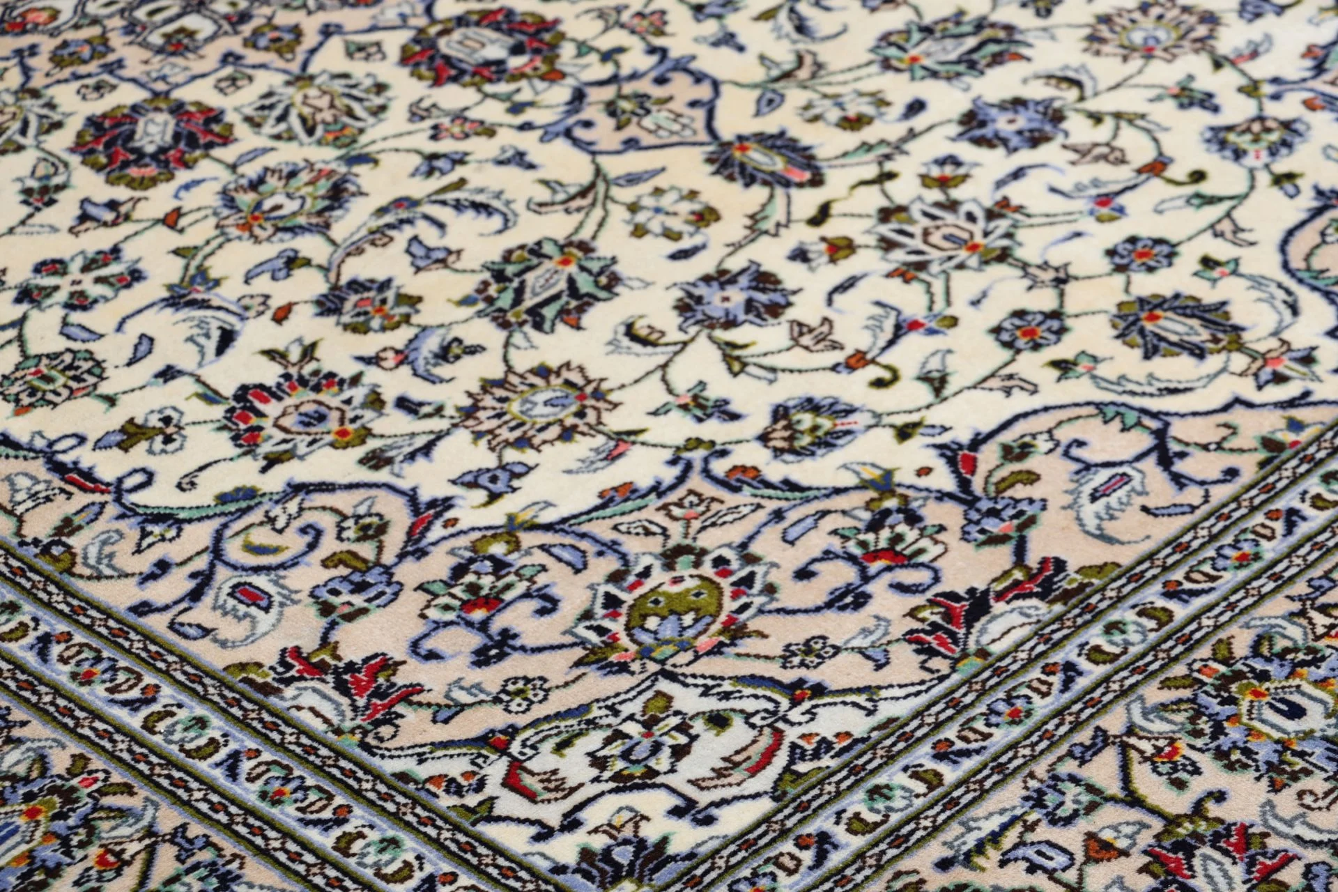 Hand-Knotted Kashan Persian Rug, 195 × 294 cm, Wool - Image 5