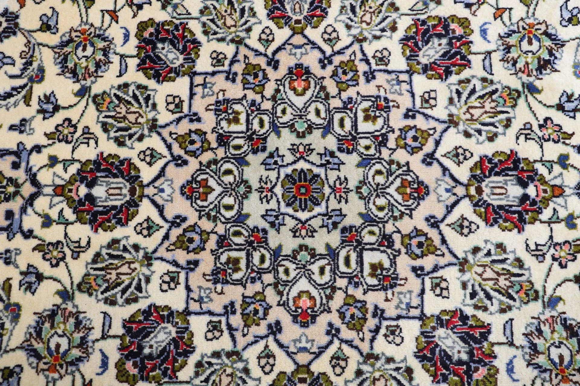 Hand-Knotted Kashan Persian Rug, 195 × 294 cm, Wool - Image 9