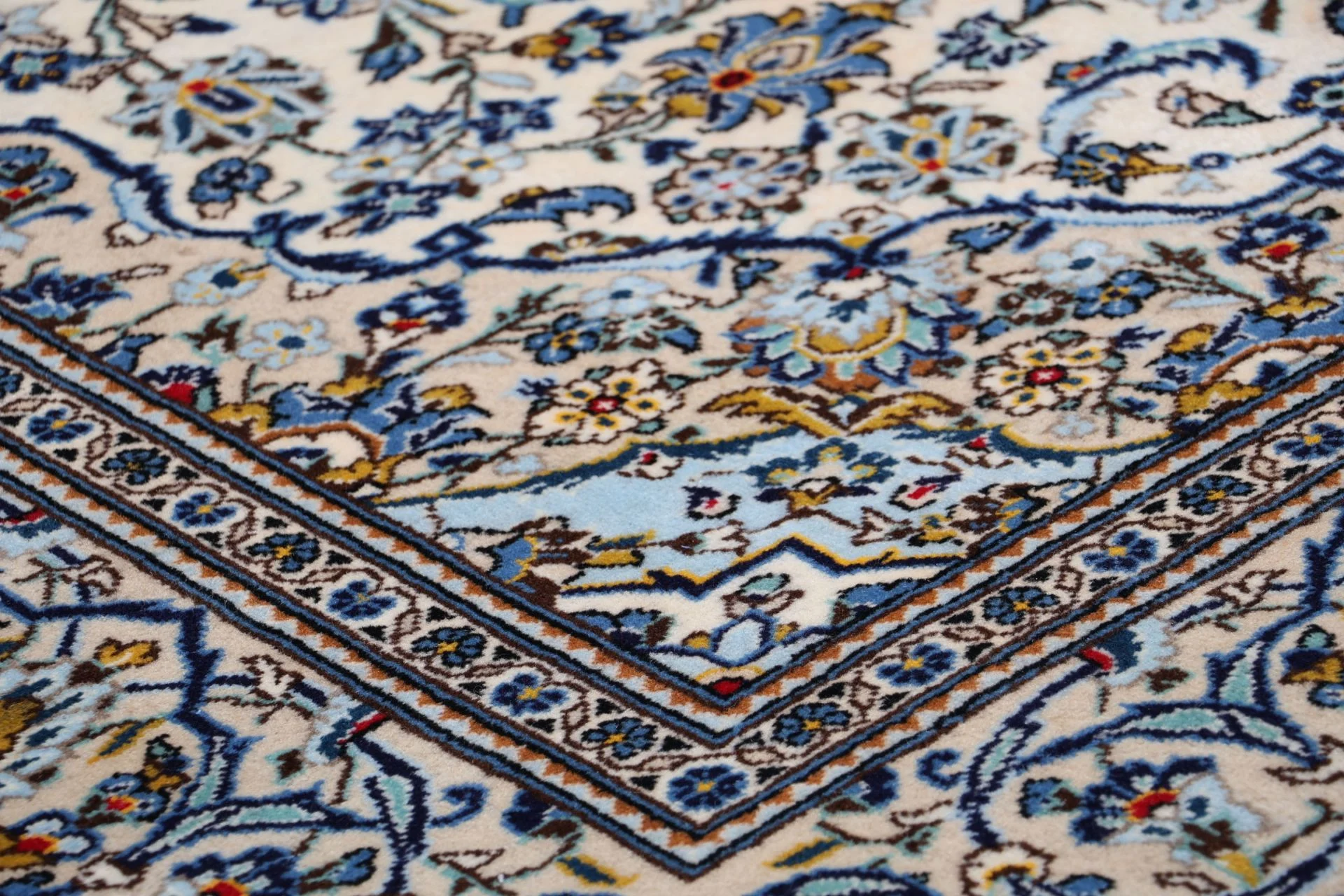Hand-Knotted Kashan Persian Rug, 200 × 295 cm, Wool - Image 5