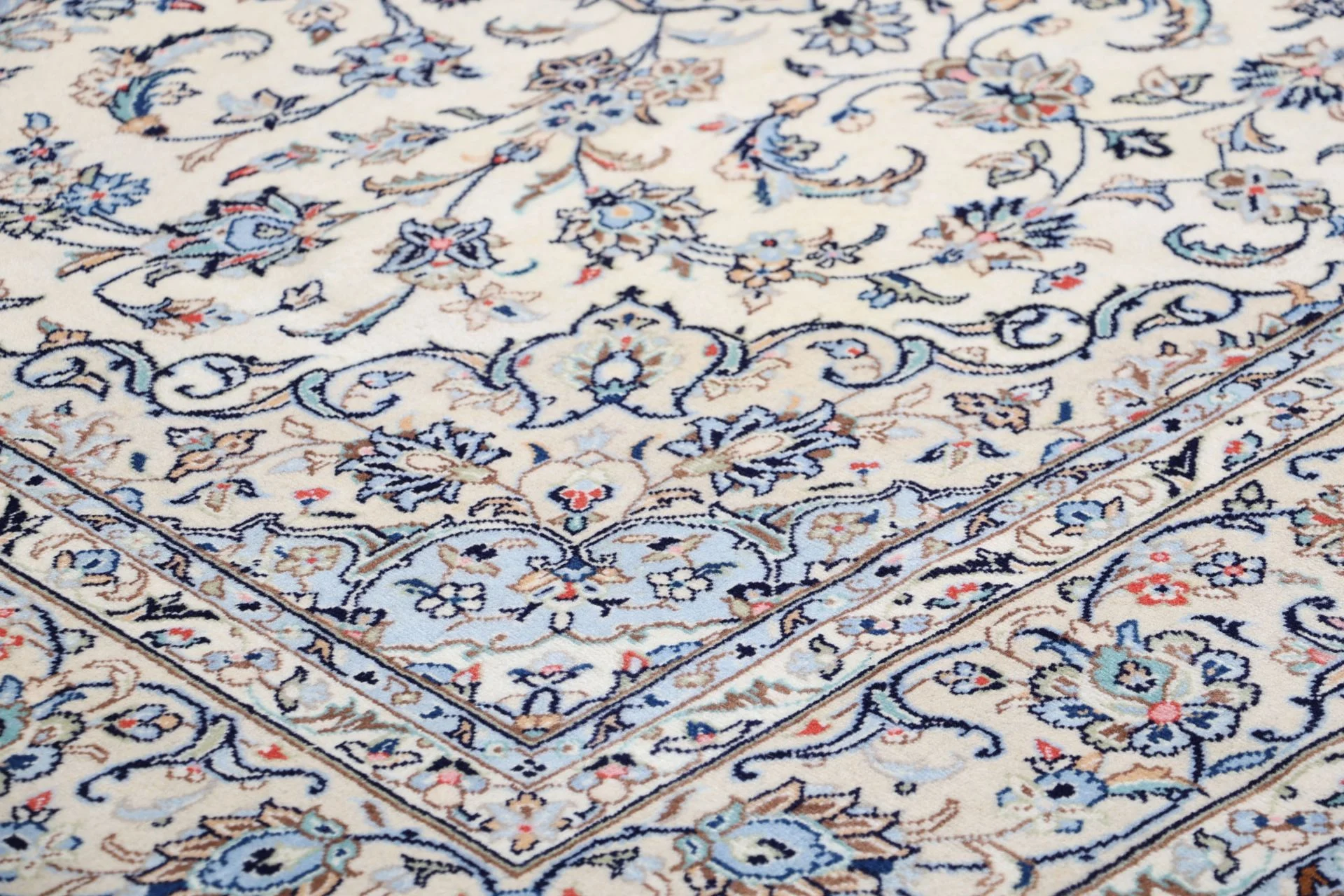 Hand-Knotted Kashan Persian Rug, 197 × 295 cm, Wool - Image 5
