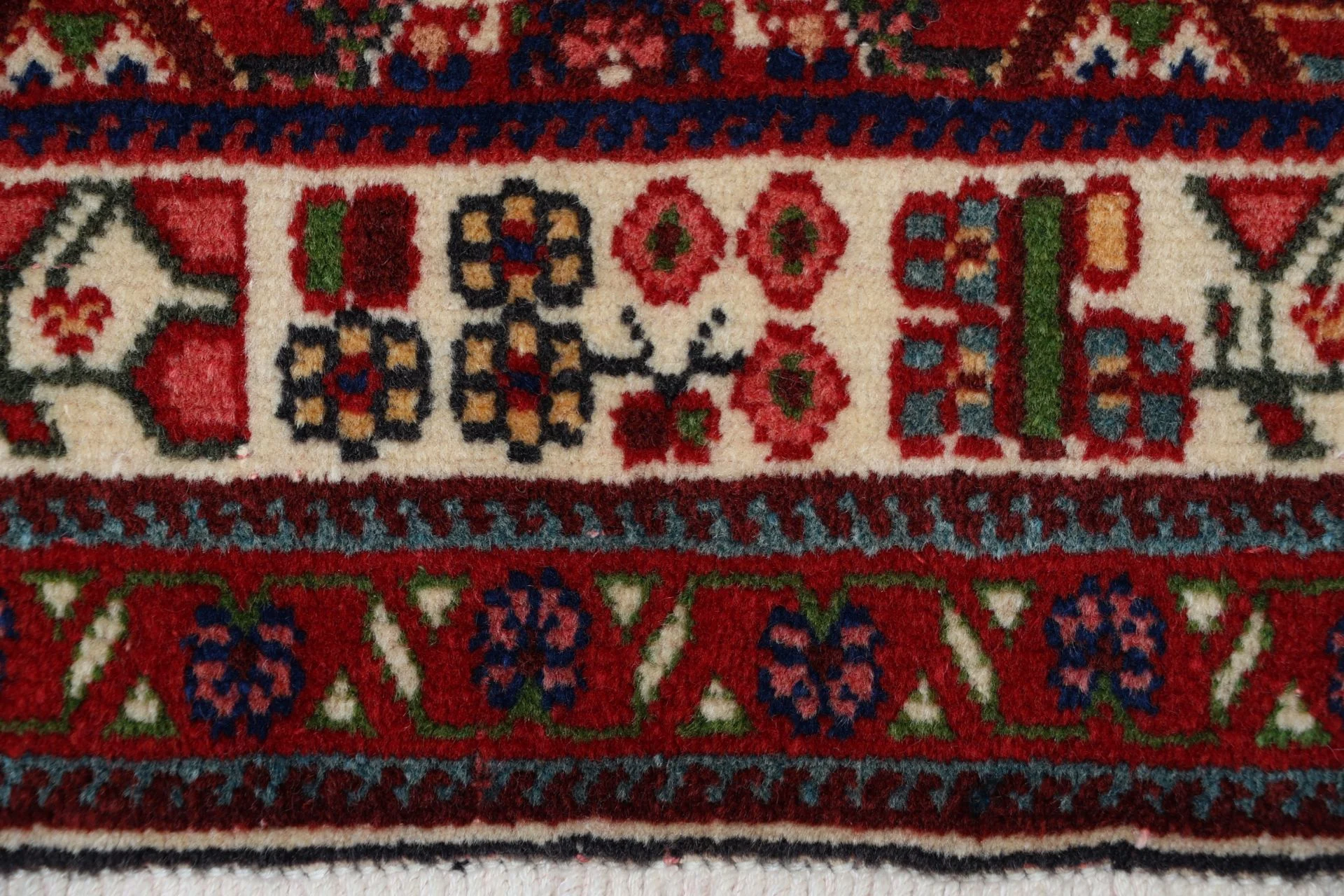 Hand-Knotted Qashqai Persian Rug, 158 × 254 cm, Wool - Image 8
