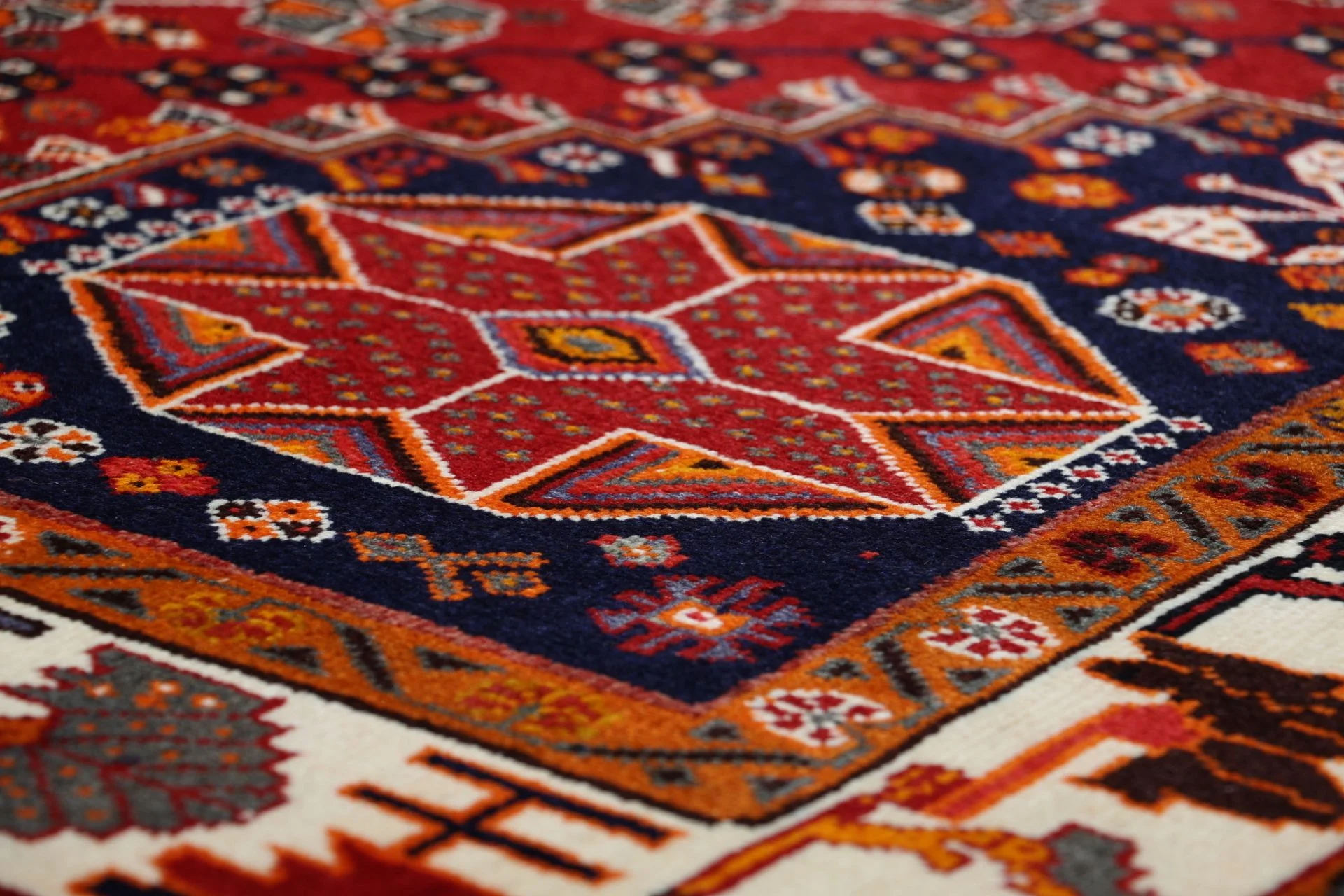 Shiraz Persian Rug 175 × 275 cm in Wool, hand-knotted - Image 5