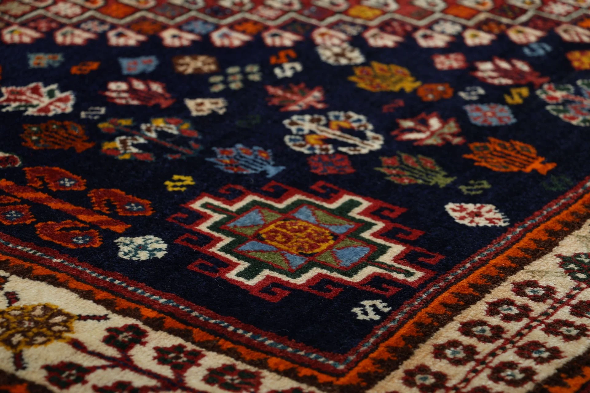 Wool Shiraz Persian Rug 173 × 265 cm, hand-knotted - Image 5