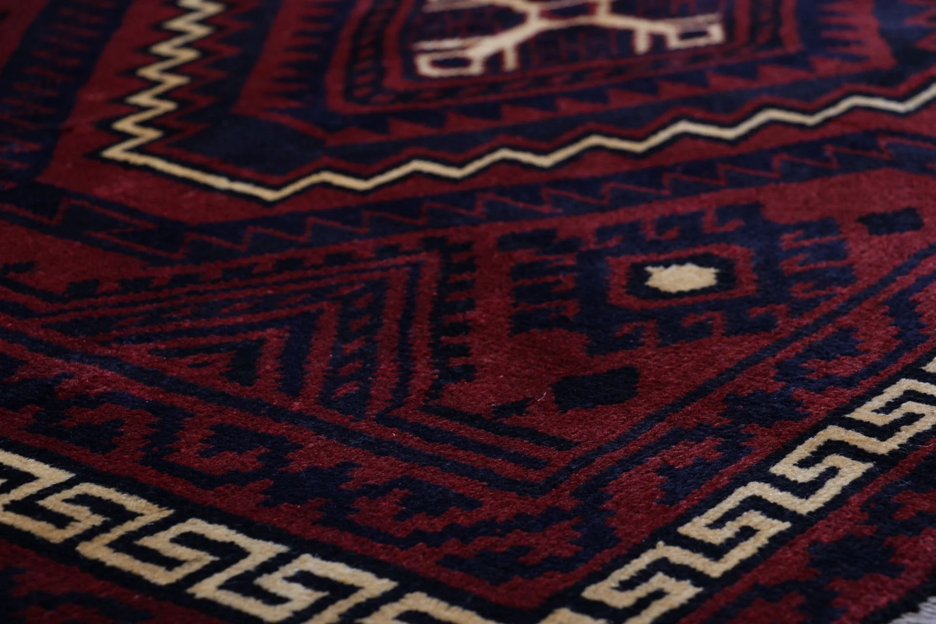 Wool Shiraz Persian Rug 177 × 265 cm, hand-knotted - Image 5