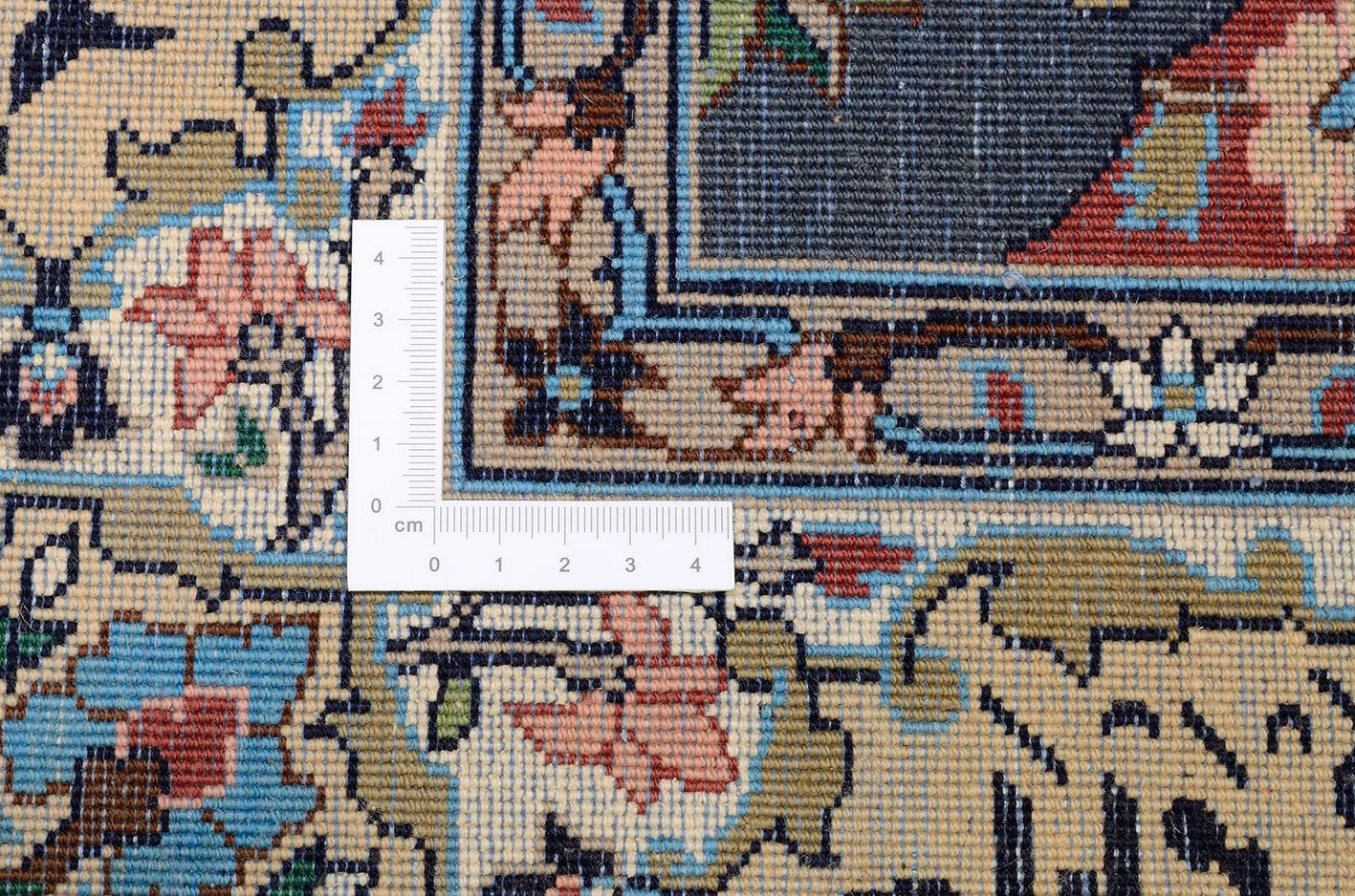 Qom Pakistani Rug 125 × 180 cm in Wool & Silk, hand-knotted - Image 3