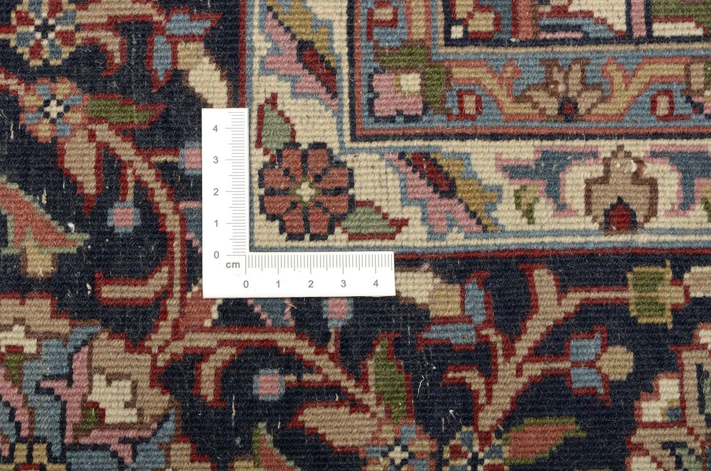 Hand-Knotted Isfahan Indian Rug, 195 × 277 cm, Wool - Image 3