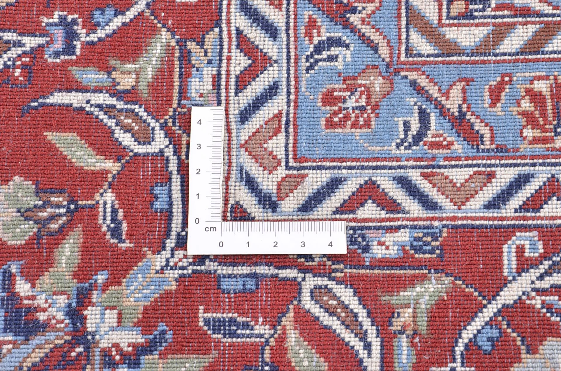 Isfahan Chinese Rug 185 × 278 cm in Wool, hand-knotted - Image 4
