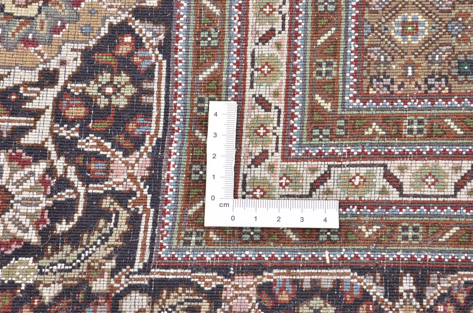 Hand-Knotted Tabriz Persian Rug, 204 × 283 cm, Wool - Image 4