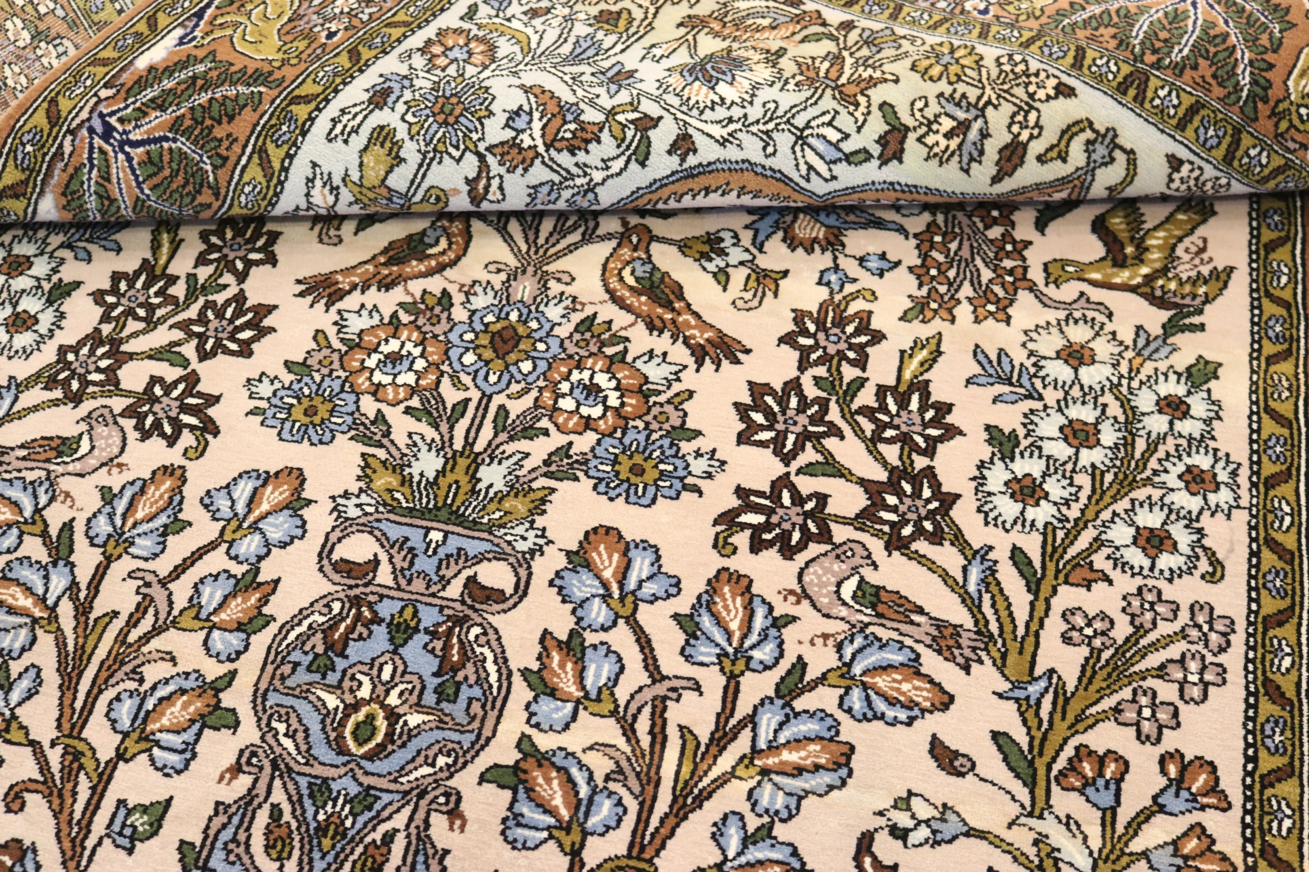 Qom Persian Rug 214 × 140 cm in Wool, hand-knotted - Image 4
