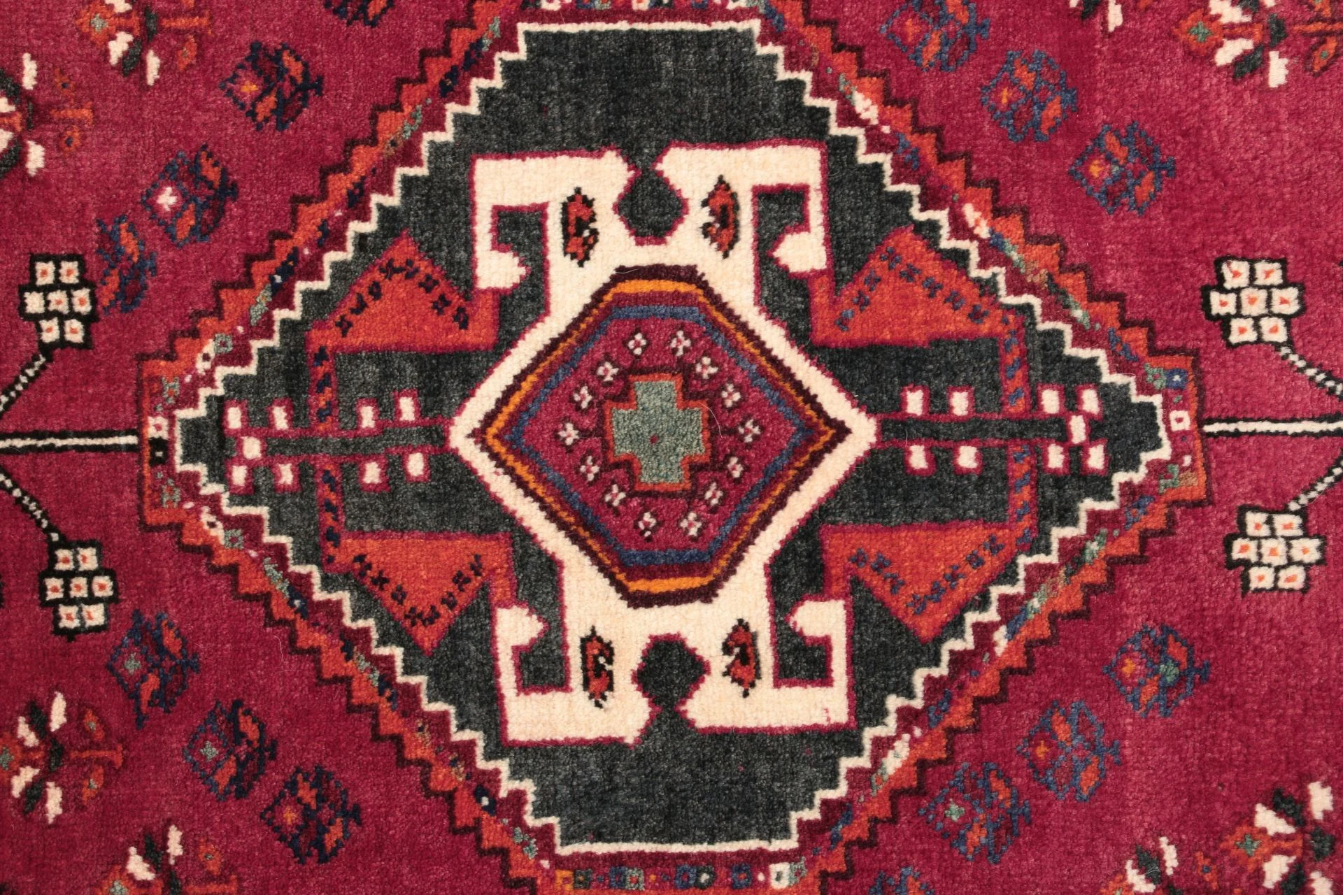 Hand-Knotted Qashqai Persian Rug, 120 × 170 cm, Wool - Image 3