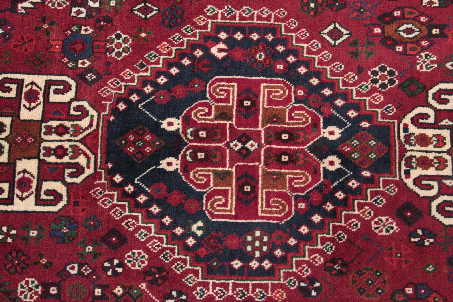 Hand-Knotted Qashqai Persian Rug, 146 × 215 cm, Wool - Image 3