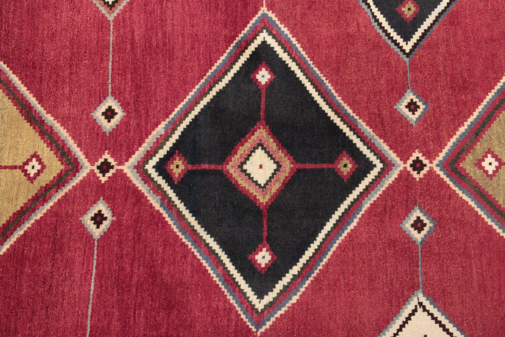 Qashqai Persian Rug 138 × 207 cm in Wool, hand-knotted - Image 3