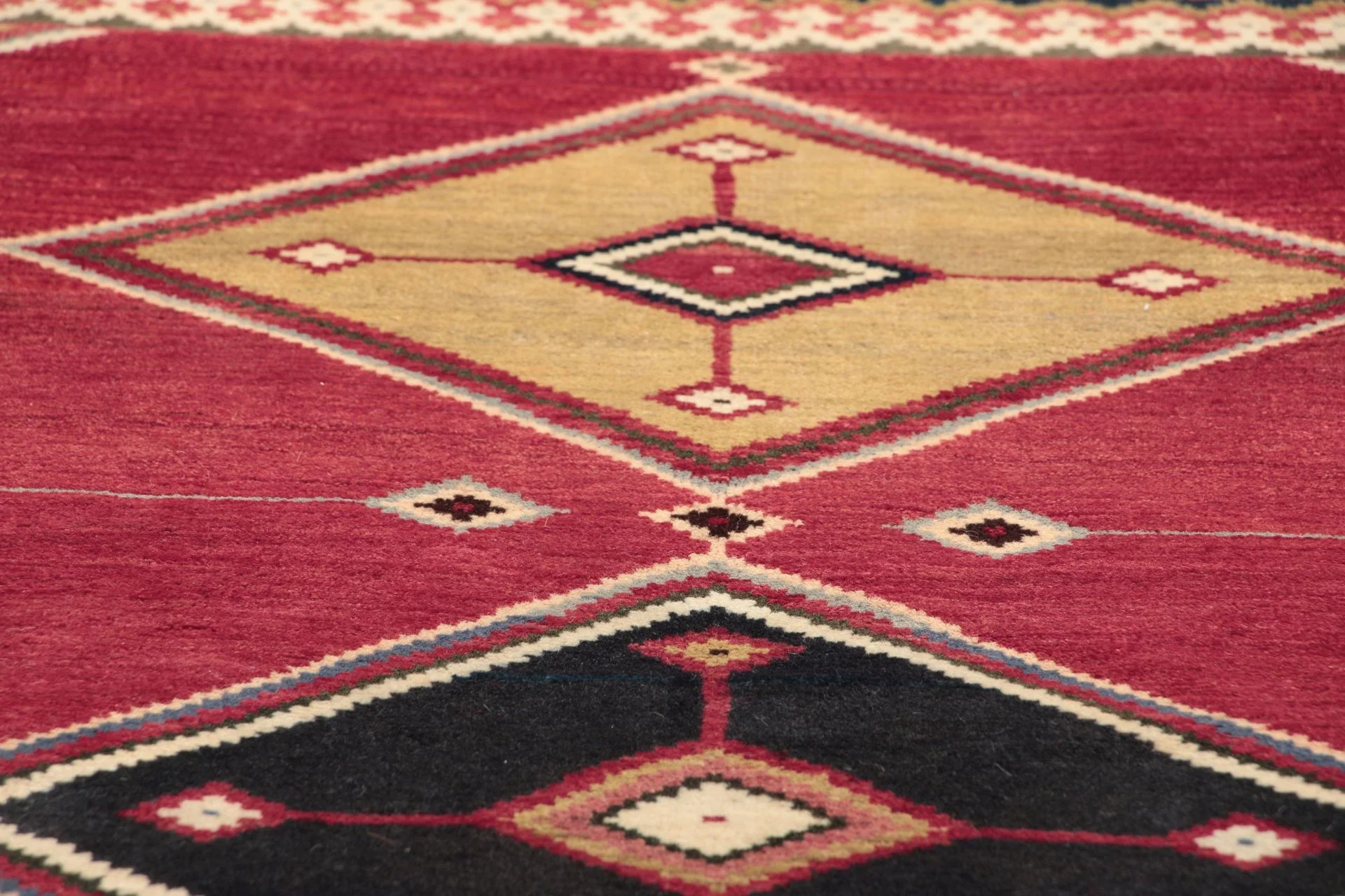 Qashqai Persian Rug 138 × 207 cm in Wool, hand-knotted - Image 4