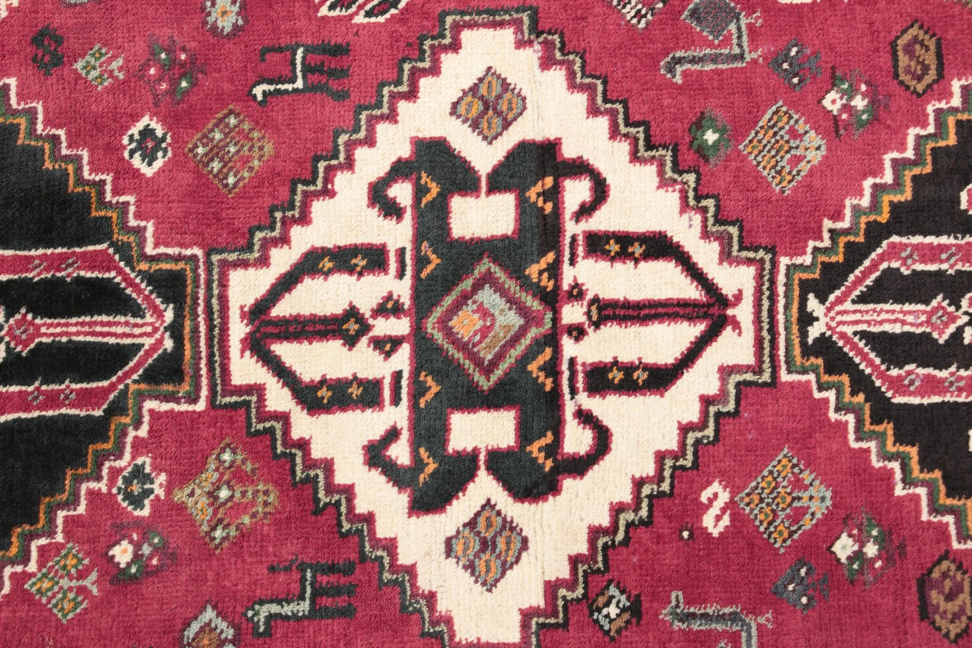 Hand-Knotted Qashqai Persian Rug, 128 × 165 cm, Wool - Image 3