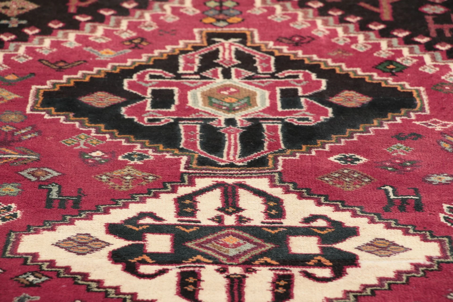 Hand-Knotted Qashqai Persian Rug, 128 × 165 cm, Wool - Image 4