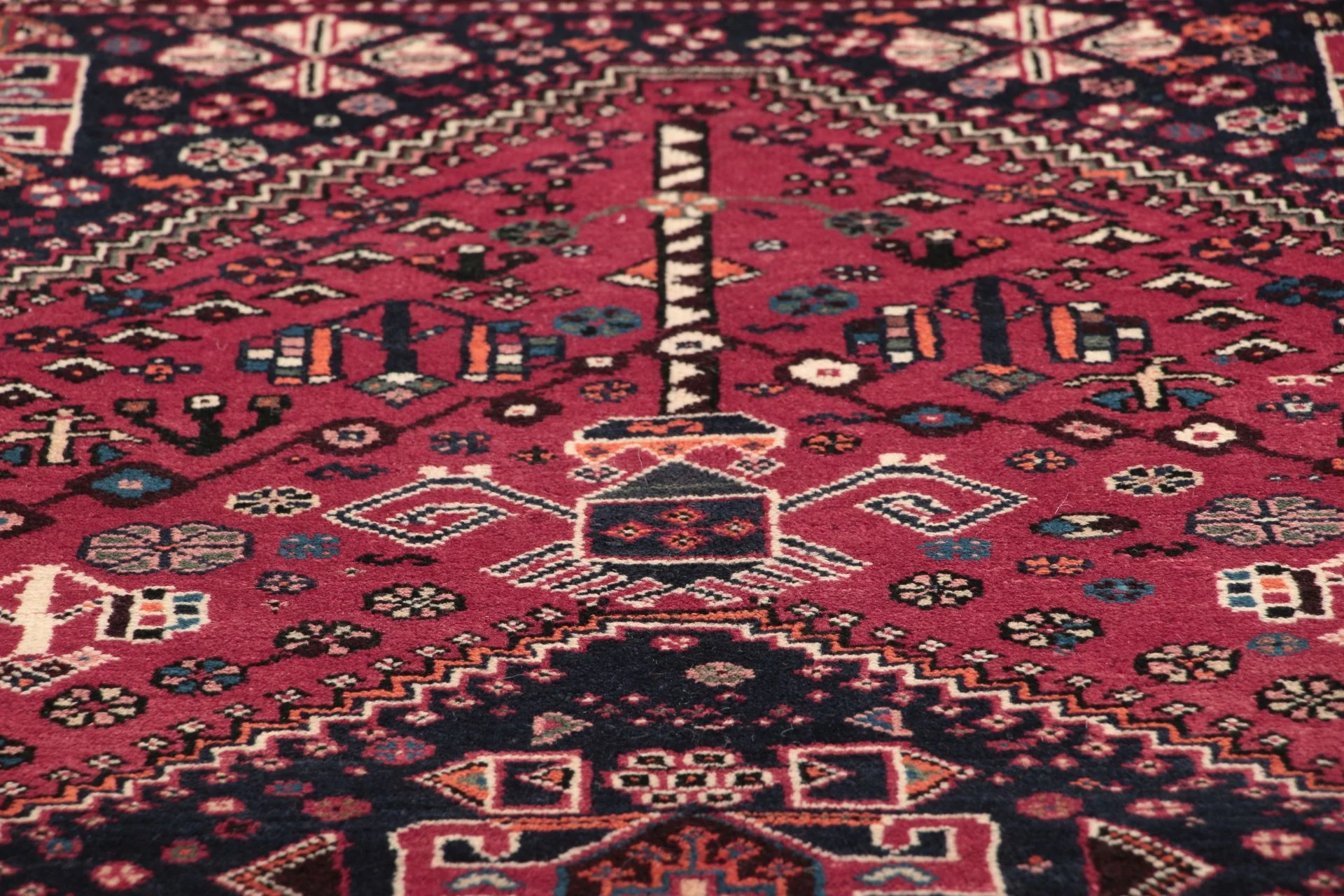 Qashqai Persian Rug 154 × 215 cm in Wool, hand-knotted - Image 4