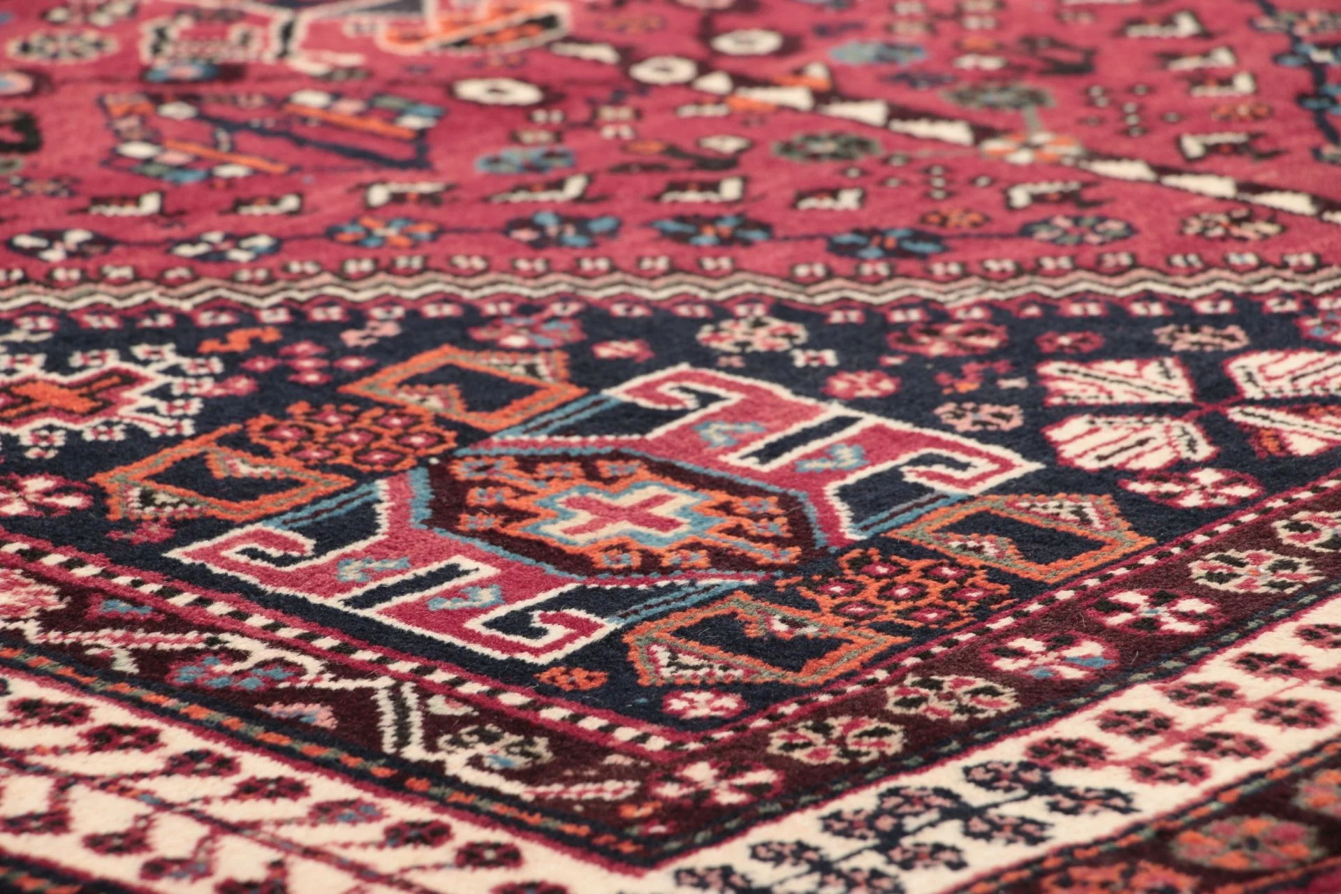 Qashqai Persian Rug 154 × 215 cm in Wool, hand-knotted - Image 5