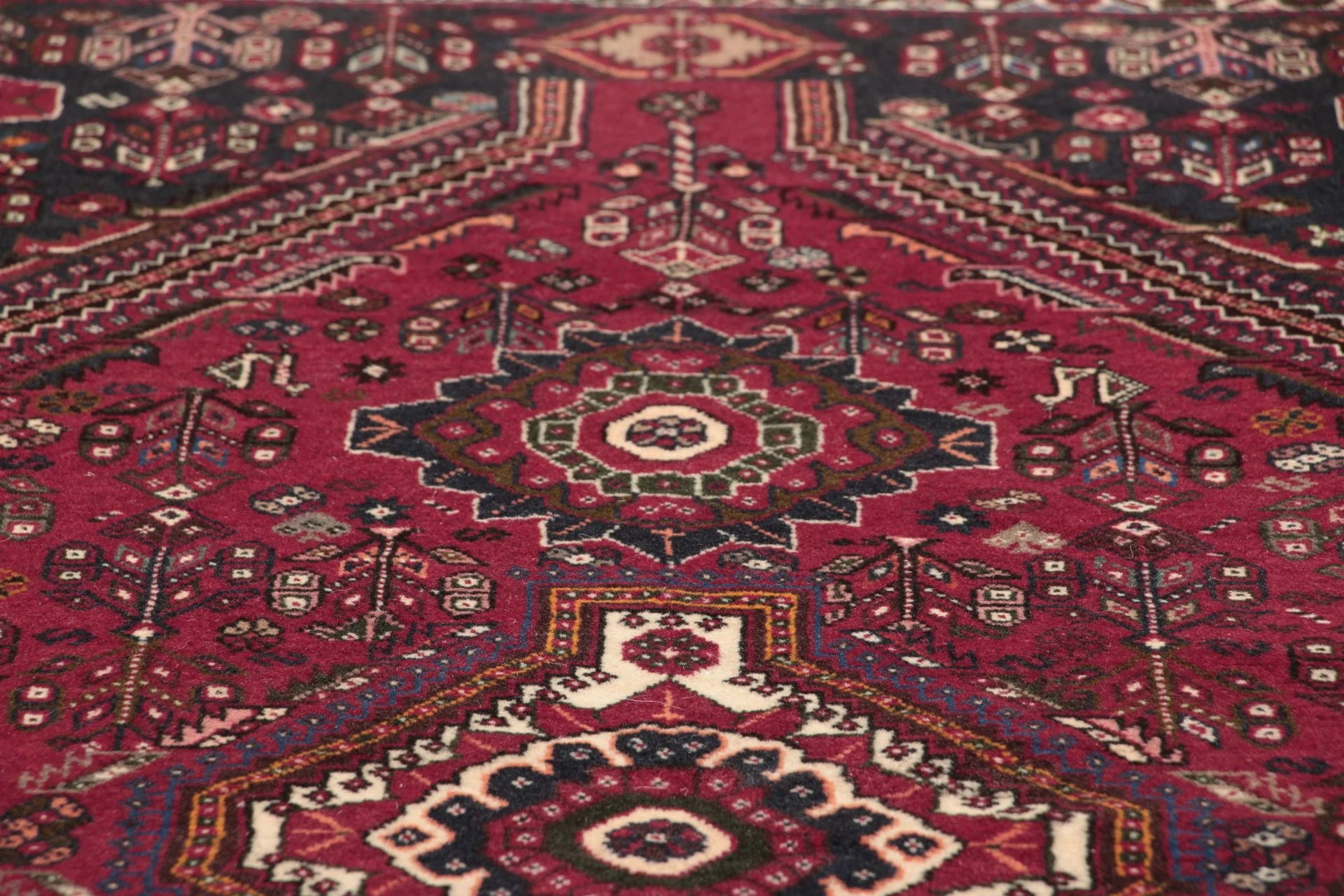 Hand-Knotted Qashqai Persian Rug, 145 × 223 cm, Wool - Image 4