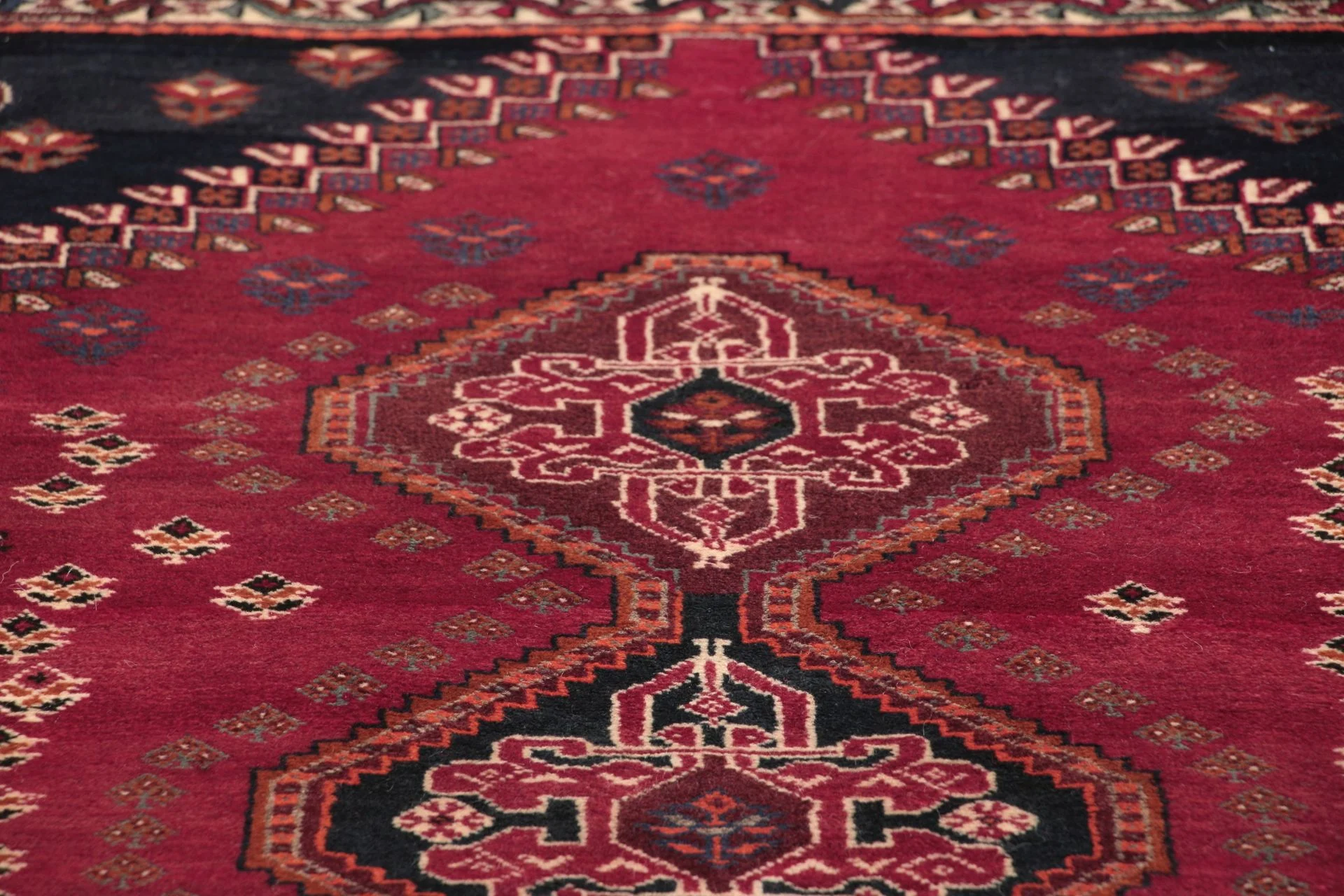 Qashqai Persian Rug 118 × 176 cm in Wool, hand-knotted - Image 4