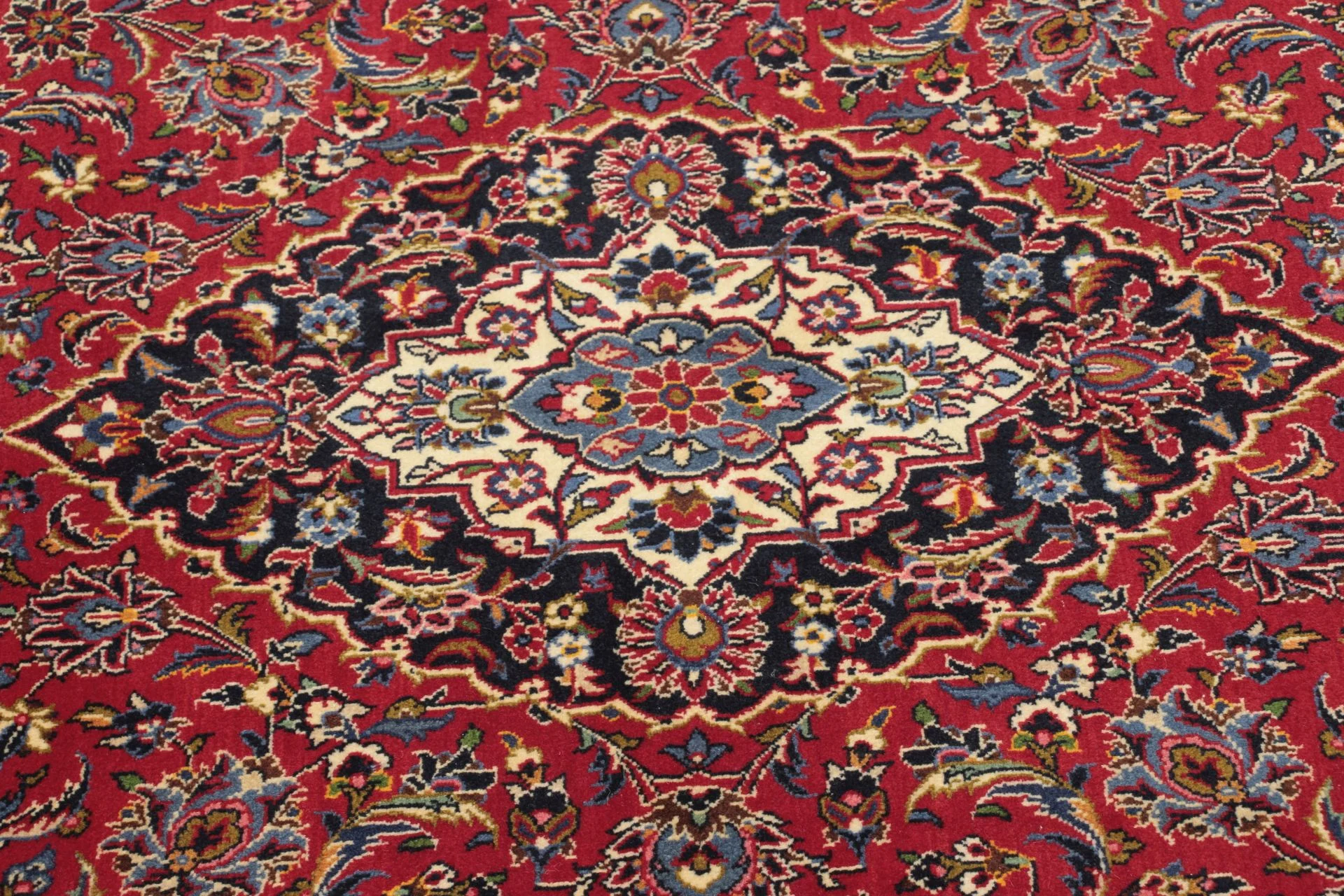 Hand-Knotted Kashan Persian Rug, 148 × 223 cm, Wool - Image 3