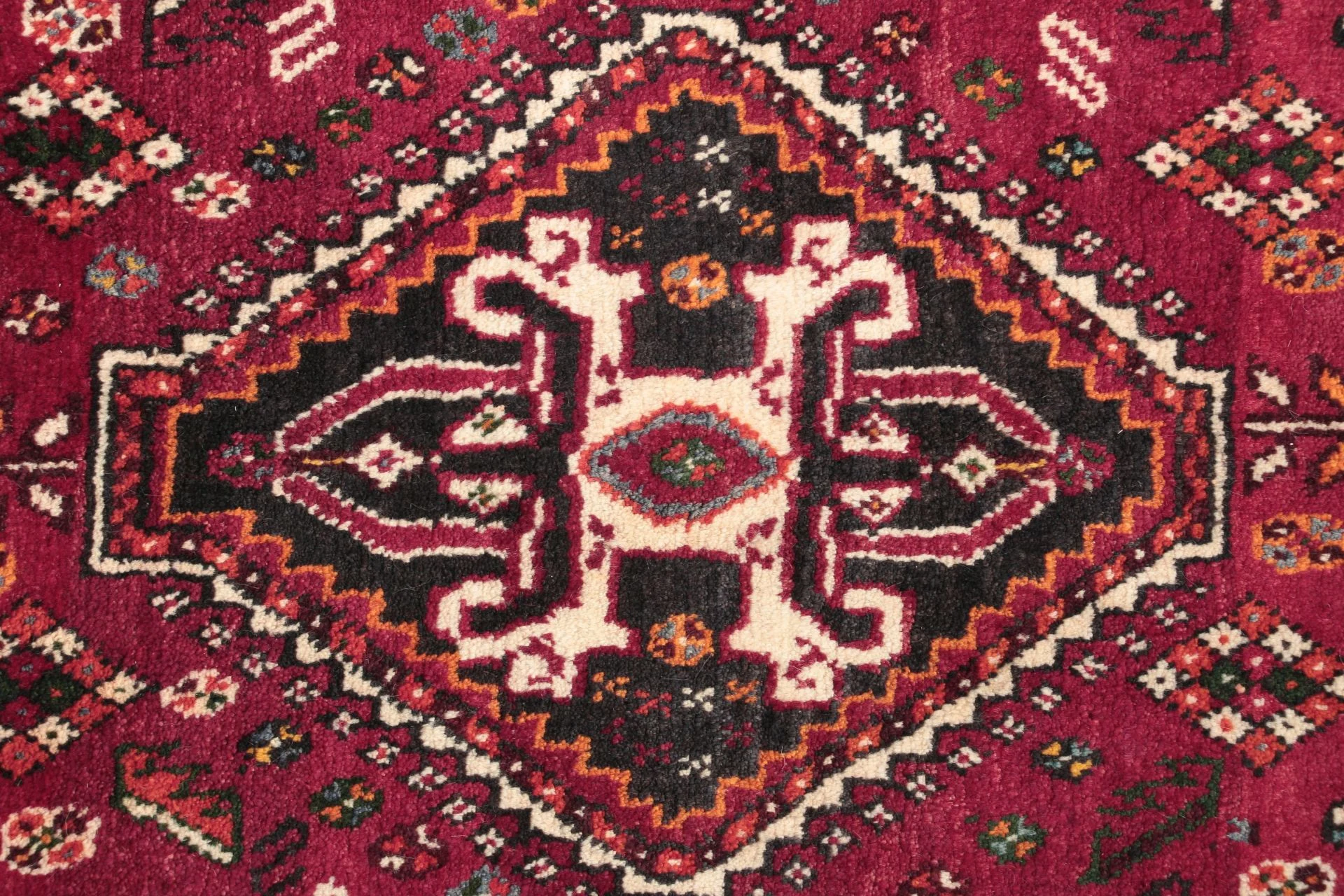Wool Qashqai Persian Rug 154 × 194 cm, hand-knotted - Image 3