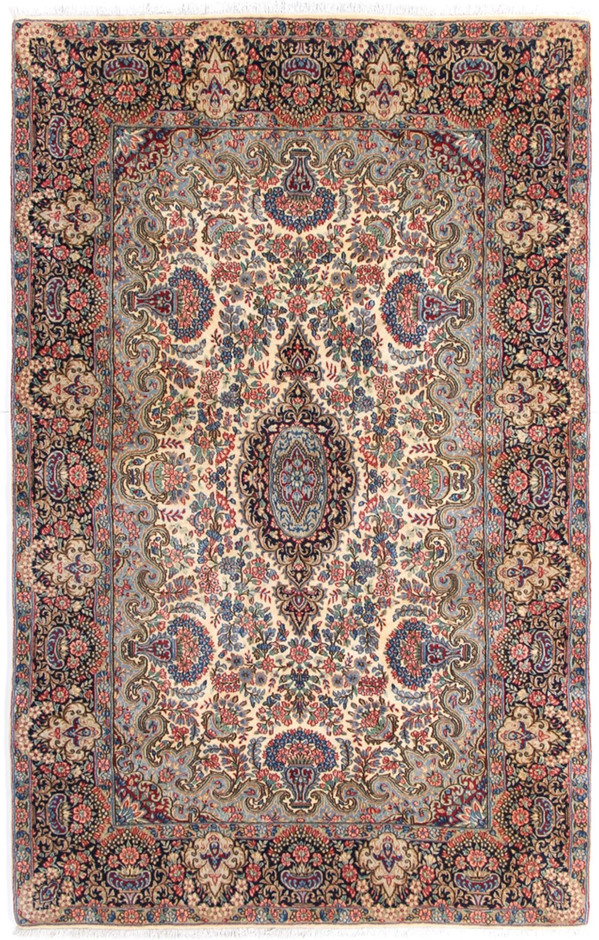 Kerman Persian Rug 150 × 243 cm in Wool, hand-knotted