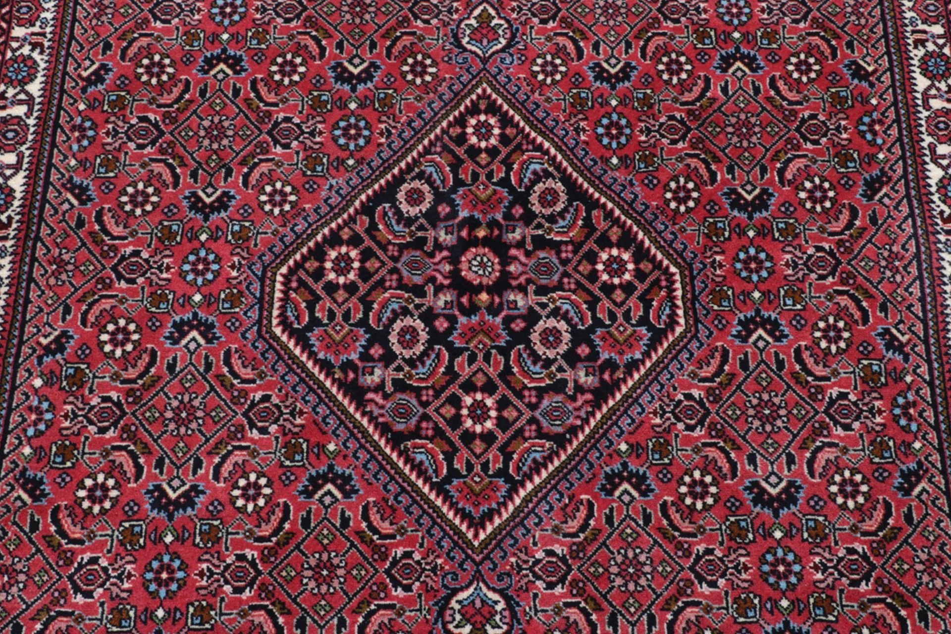 Alternative view of Bijar Persian Rug 143 × 230 cm in Wool, hand-knotted