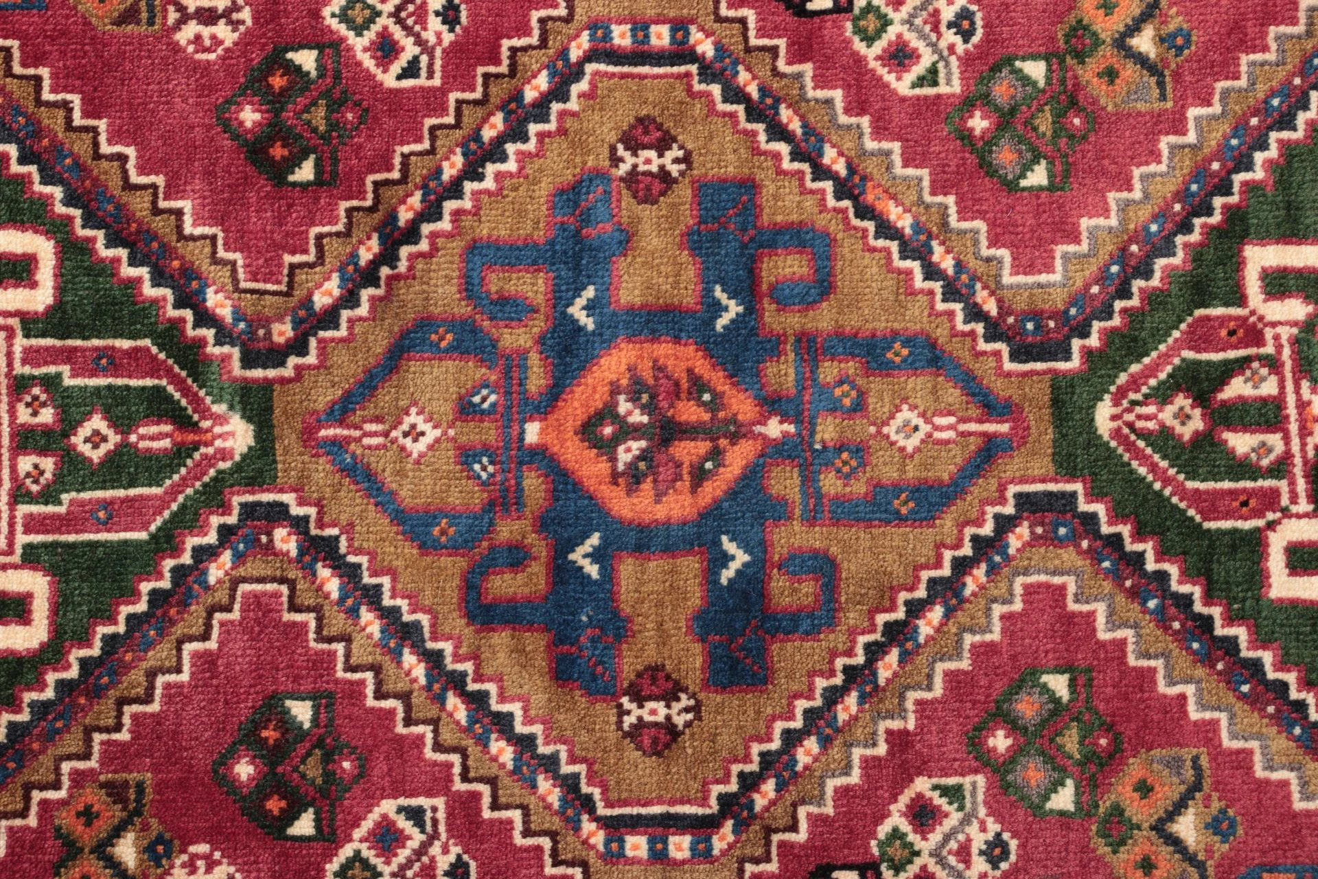 Qashqai Persian Rug 120 × 170 cm in Wool, hand-knotted - Image 3