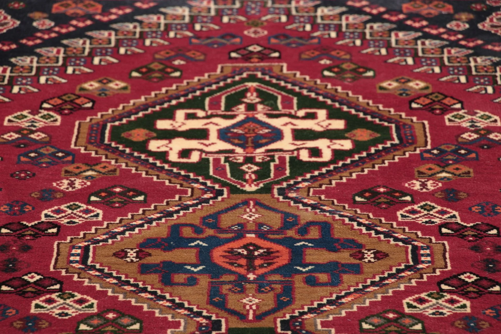 Qashqai Persian Rug 120 × 170 cm in Wool, hand-knotted - Image 4