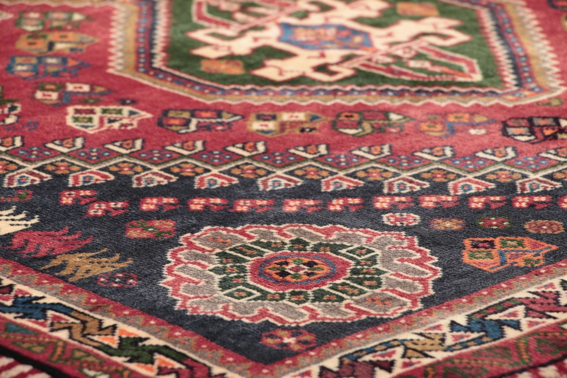 Qashqai Persian Rug 120 × 170 cm in Wool, hand-knotted - Image 5