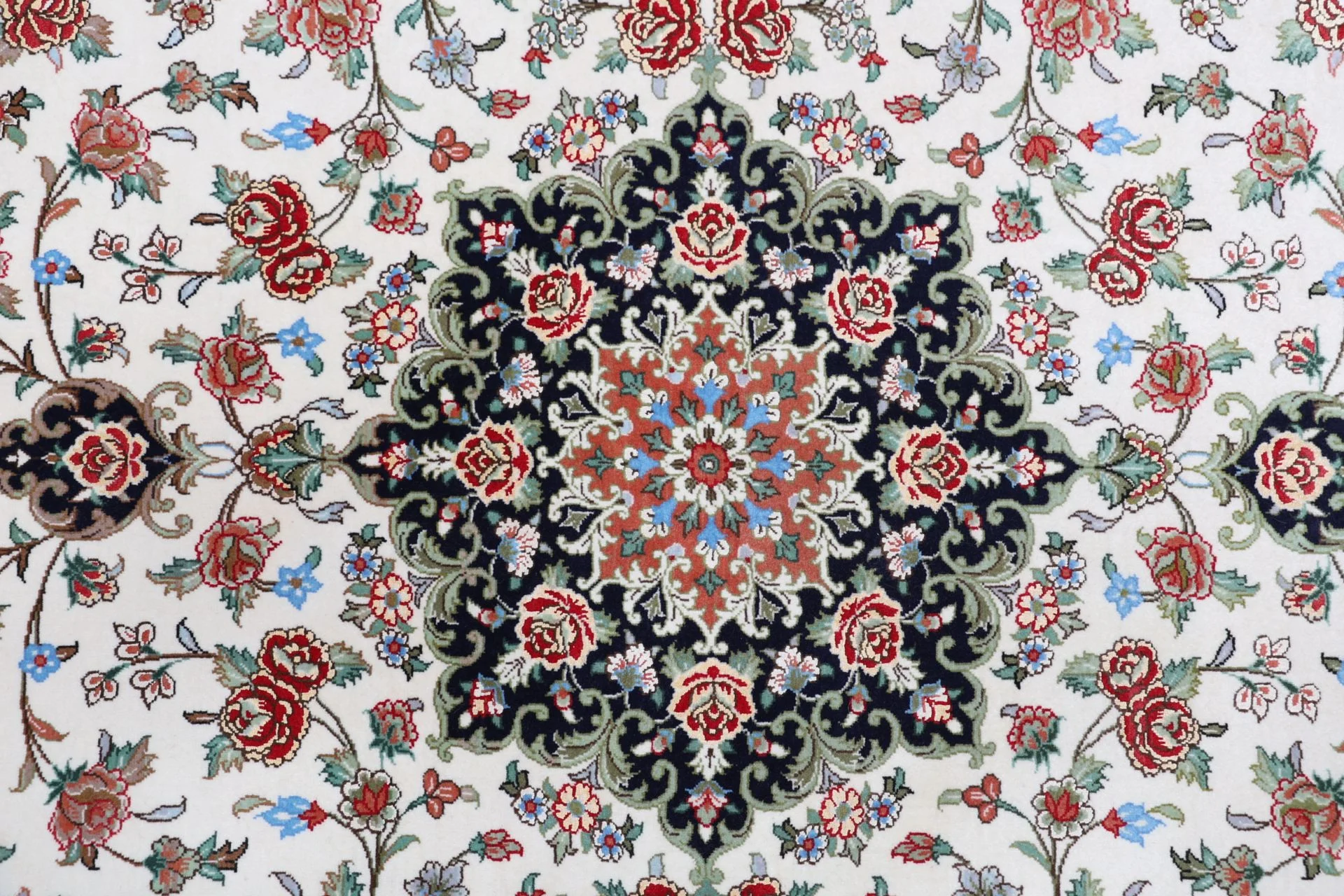 Qom Persian Rug 152 × 232 cm in Wool, hand-knotted - Image 9