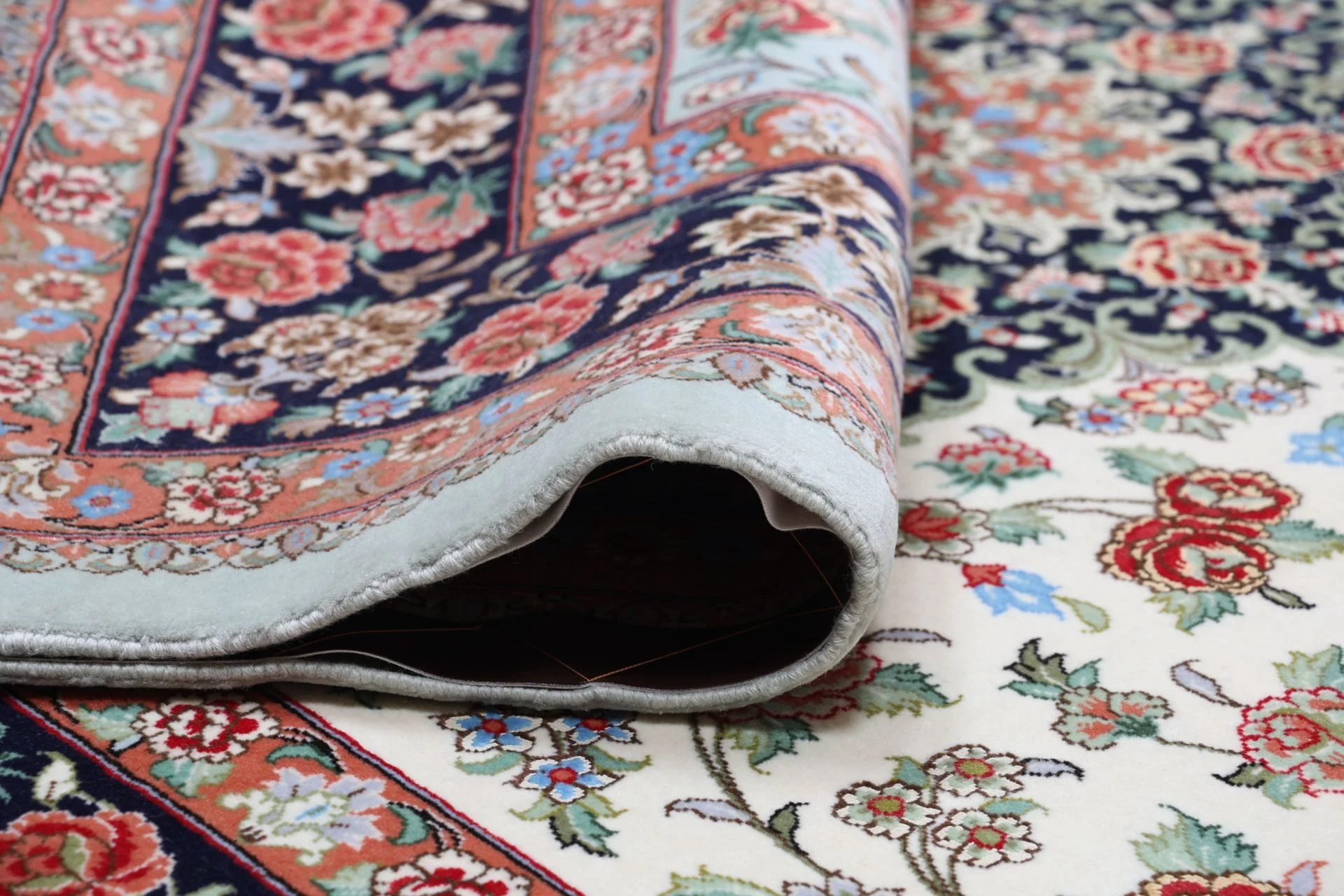 Qom Persian Rug 152 × 232 cm in Wool, hand-knotted - Image 10