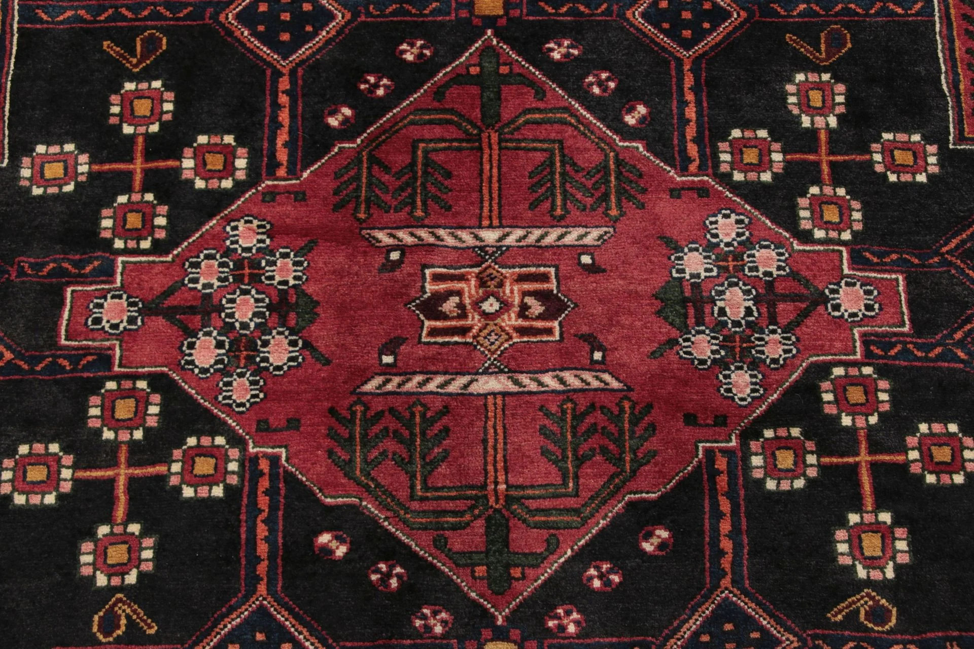 Alternative view of Hand-Knotted Persian Rug, 160 × 228 cm, Wool