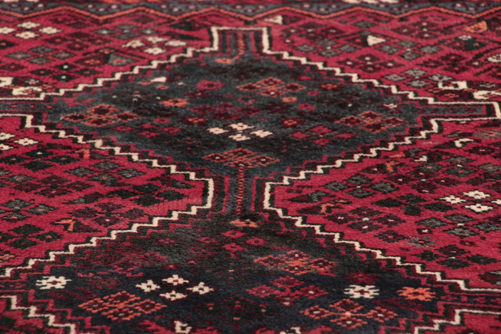 Qashqai Persian Rug 117 × 175 cm in Wool, hand-knotted - Image 4