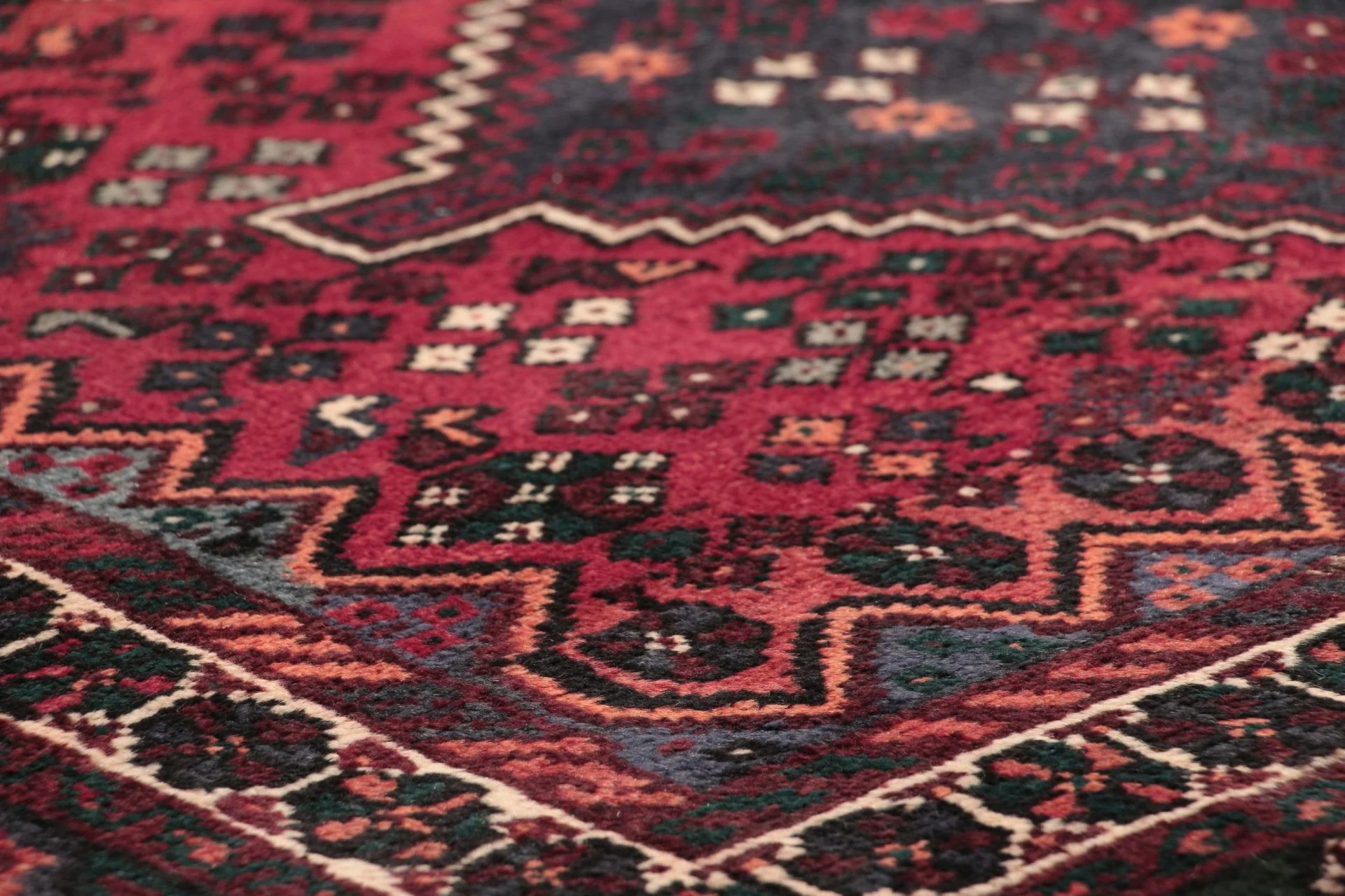 Qashqai Persian Rug 117 × 175 cm in Wool, hand-knotted - Image 5