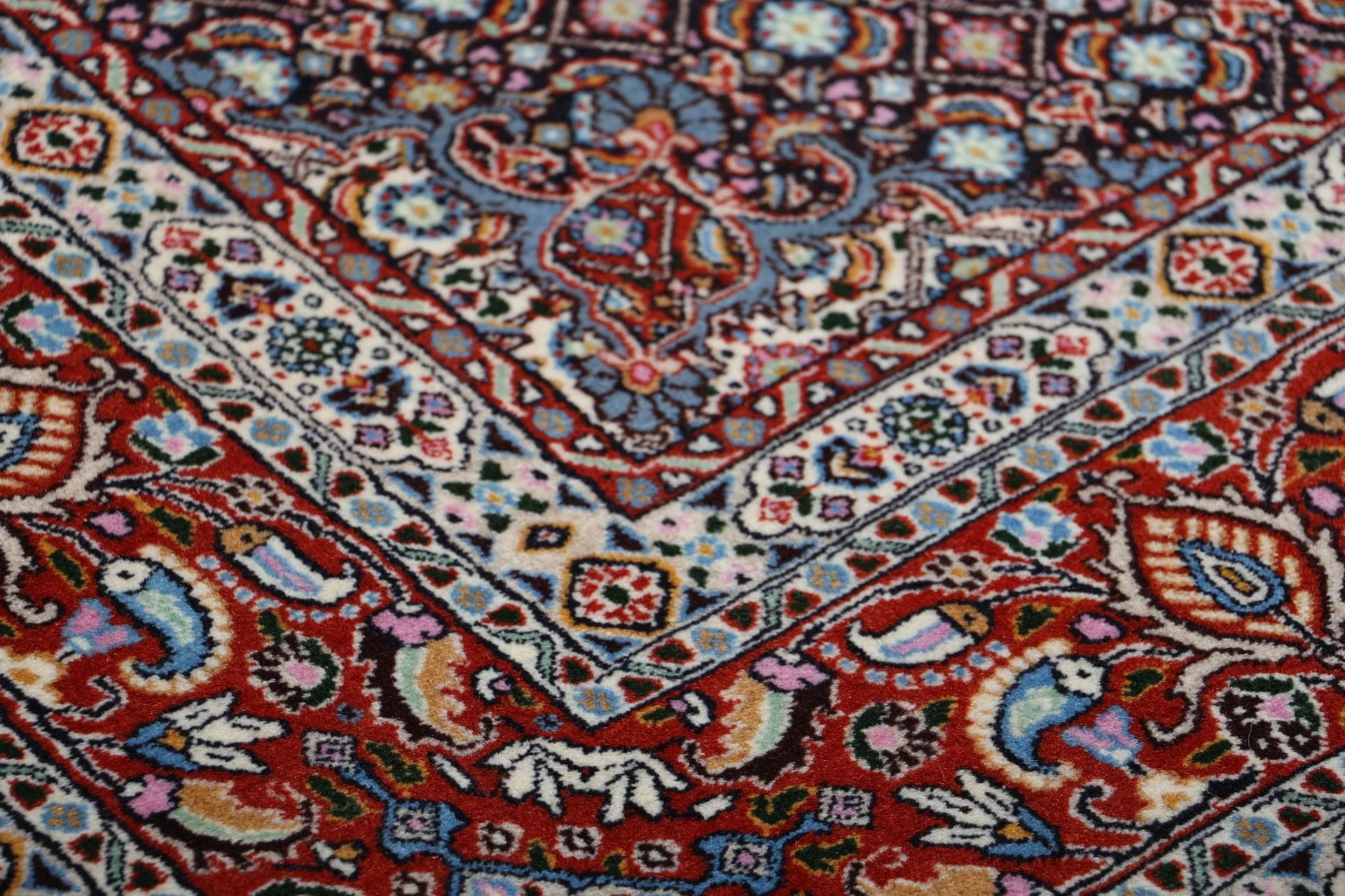 Moud Persian Rug 192 × 205 cm in Wool, hand-knotted - Image 5