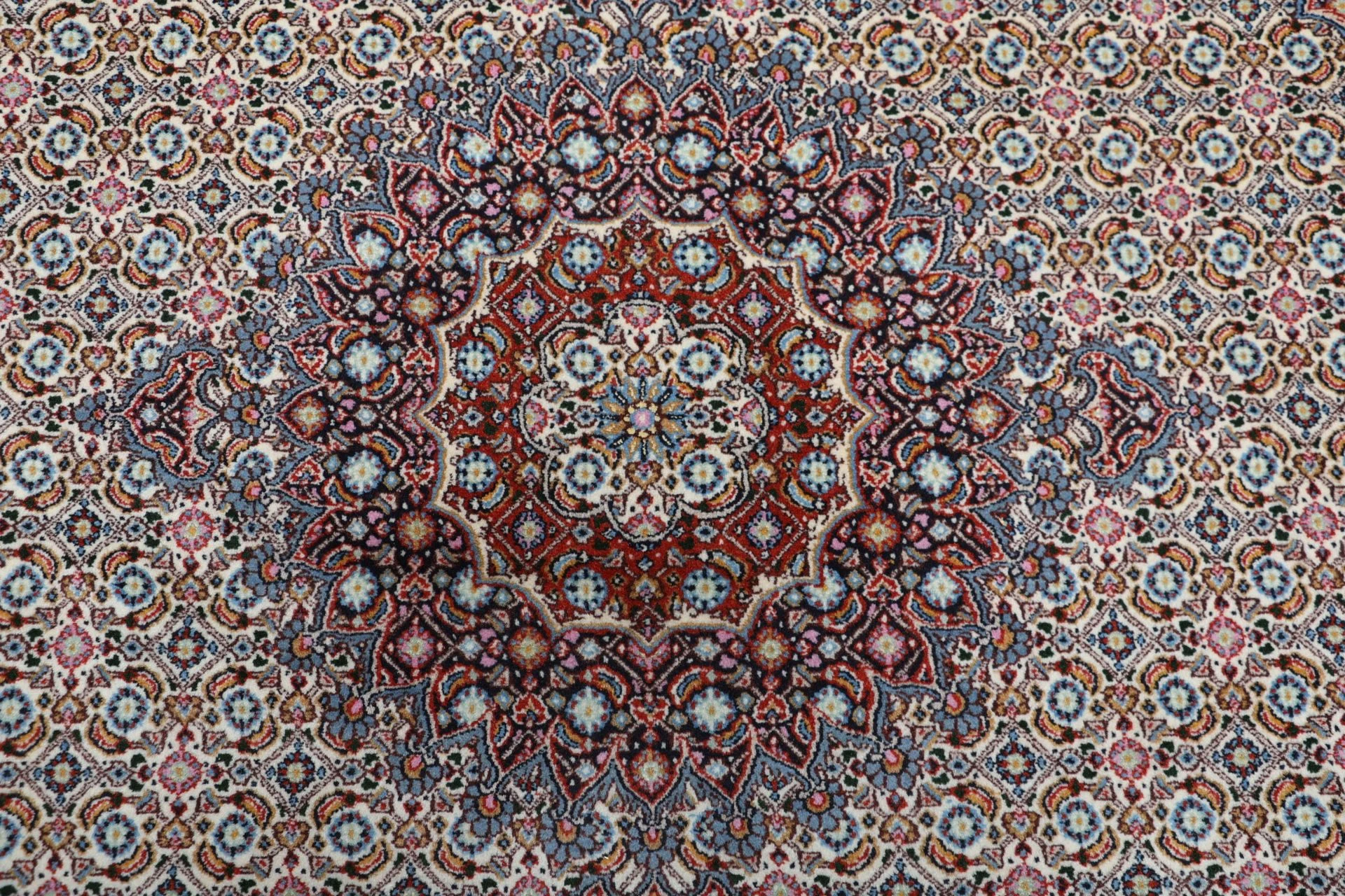 Moud Persian Rug 192 × 205 cm in Wool, hand-knotted - Image 9