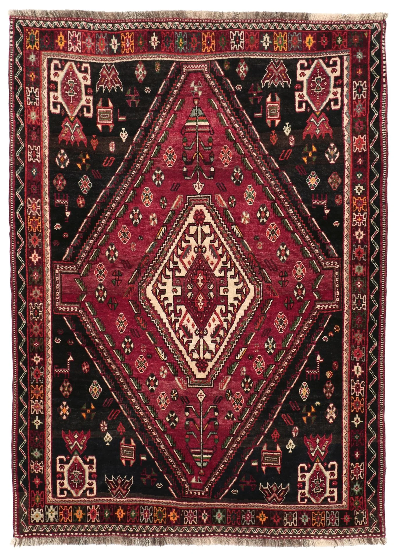 Wool Qashqai Persian Rug 137 × 193 cm, hand-knotted