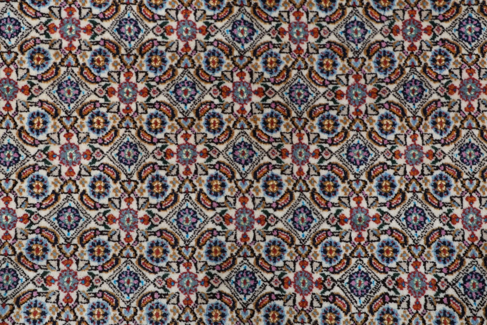 Moud Persian Rug 160 × 235 cm in Wool, hand-knotted - Image 7