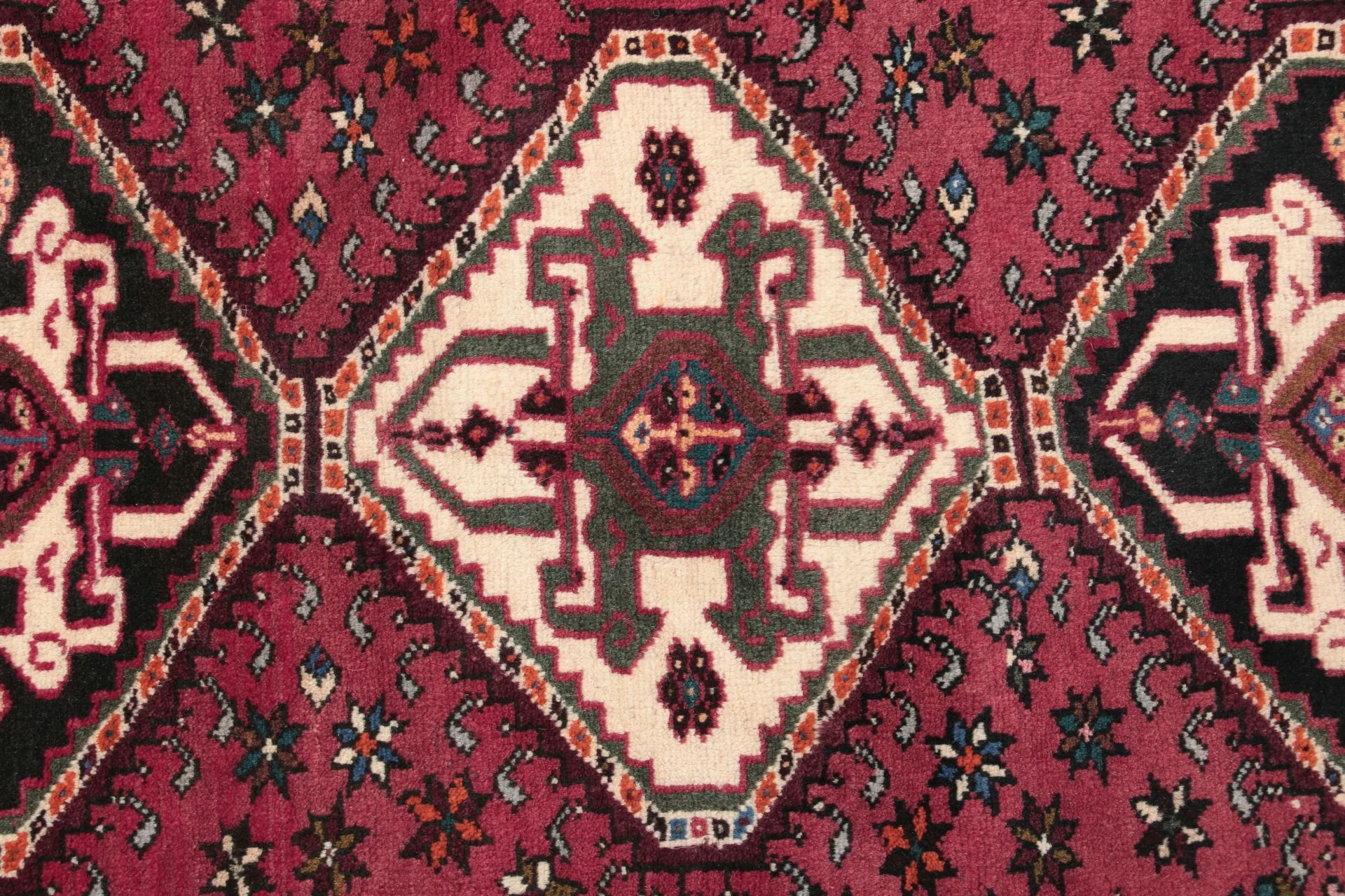 Qashqai Persian Rug 123 × 172 cm in Wool, hand-knotted - Image 3