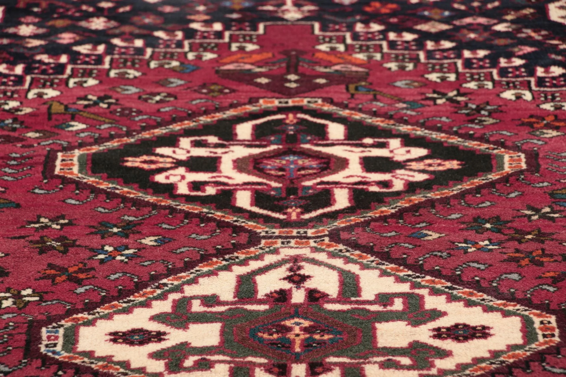Qashqai Persian Rug 123 × 172 cm in Wool, hand-knotted - Image 4