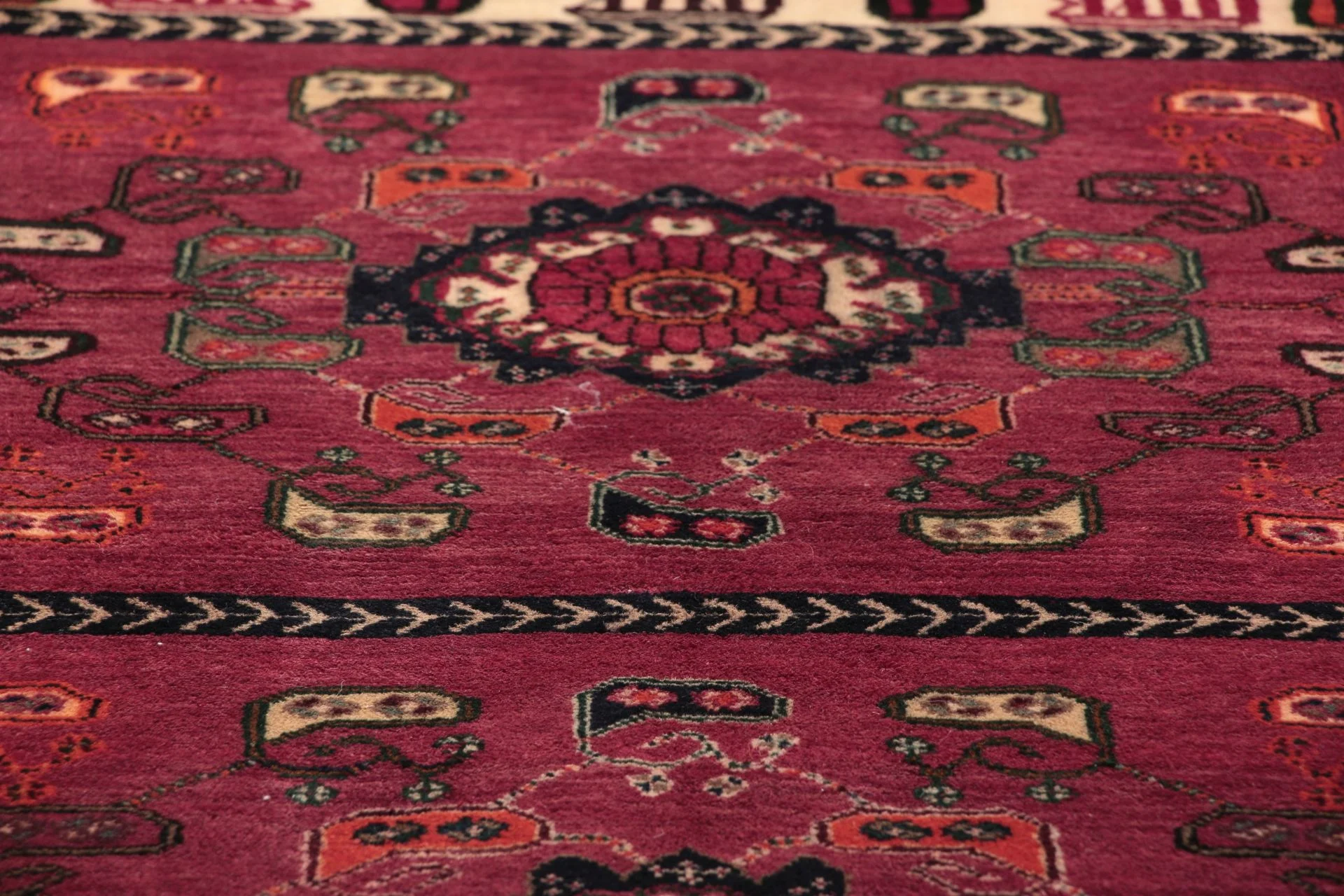 Qashqai Persian Rug 150 × 195 cm in Wool, hand-knotted - Image 4