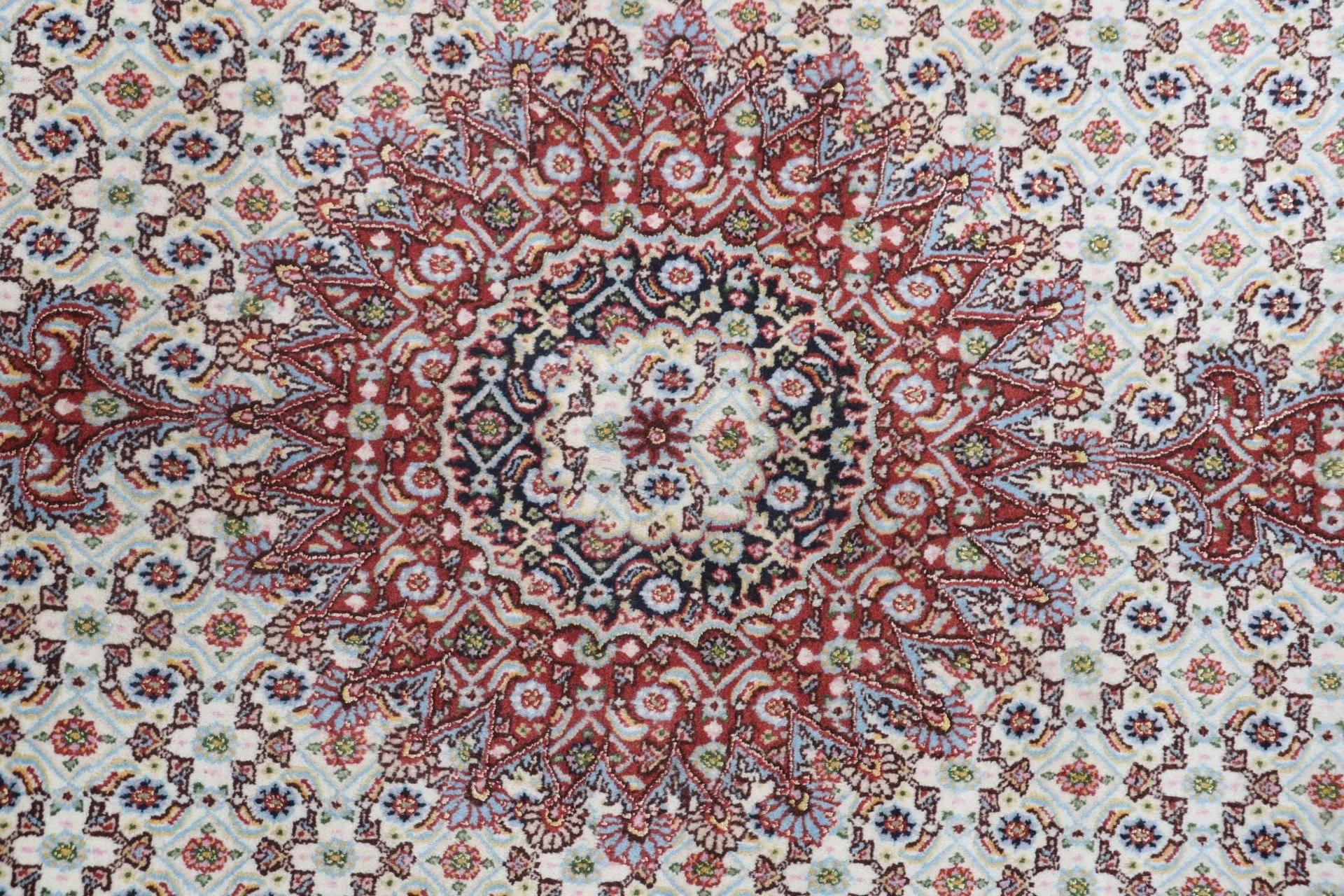 Hand-Knotted Moud Persian Rug, 163 × 243 cm, Wool - Image 9