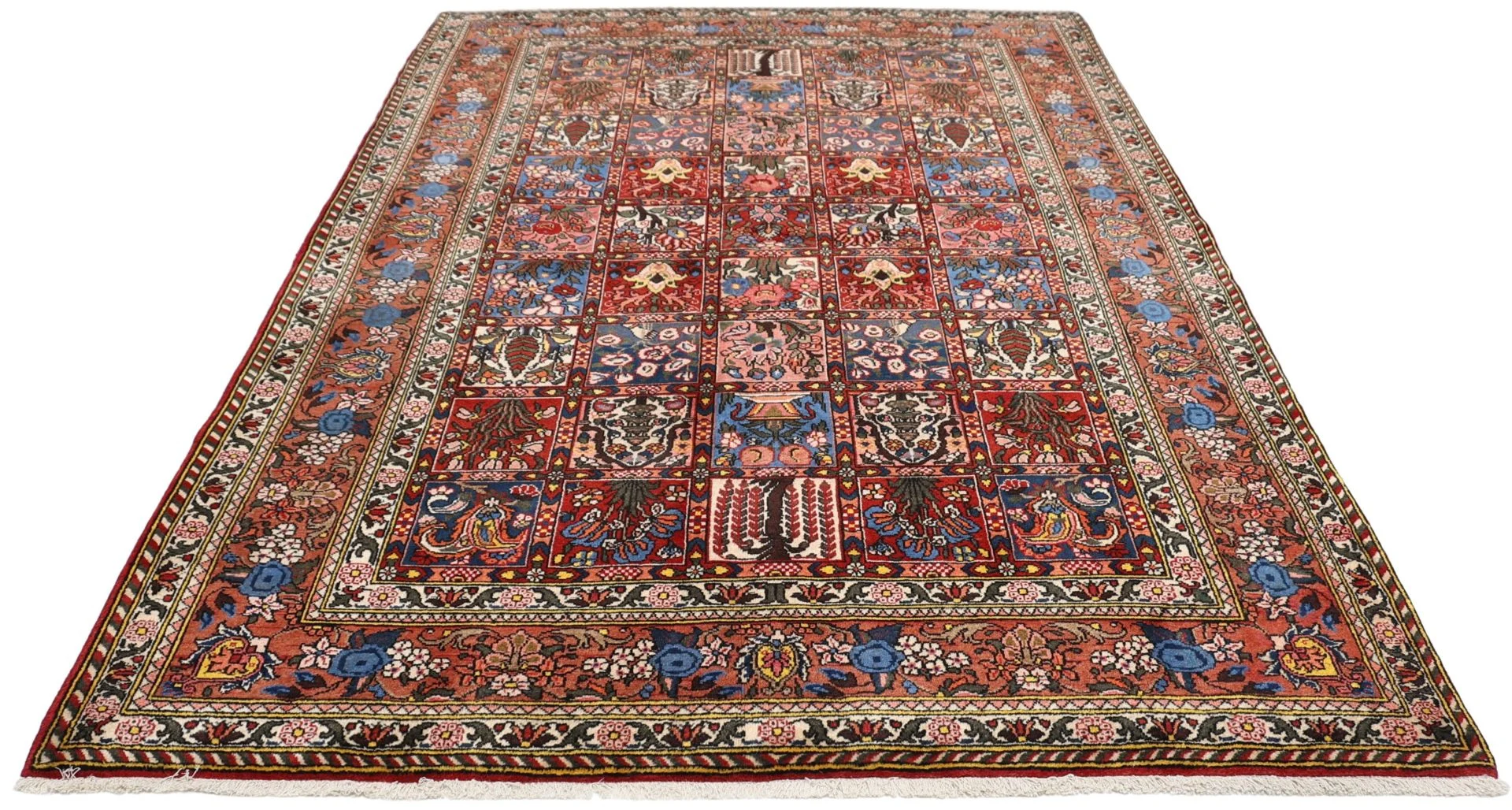 Alternative view of Wool Bakhtiari Persian Rug 162 × 242 cm, hand-knotted
