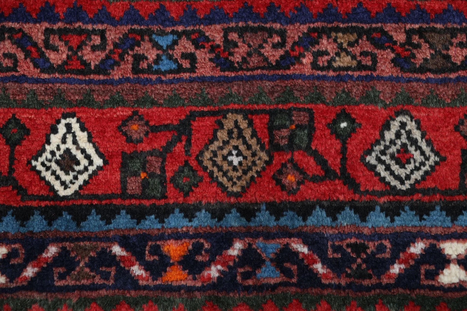 Hand-Knotted Persian Rug, 162 × 237 cm, Wool - Image 8