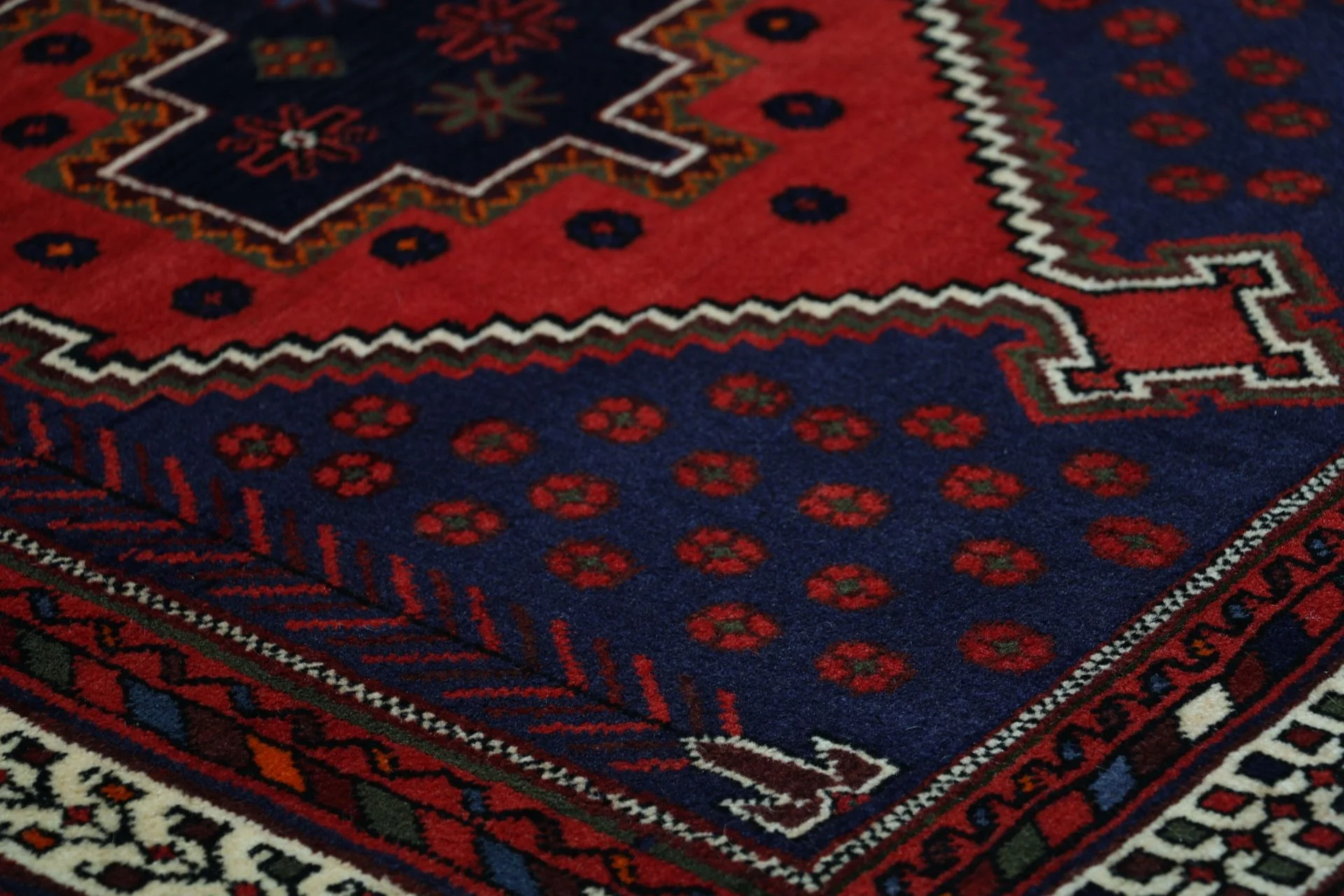 Wool Persian Rug 163 × 230 cm, hand-knotted - Image 5