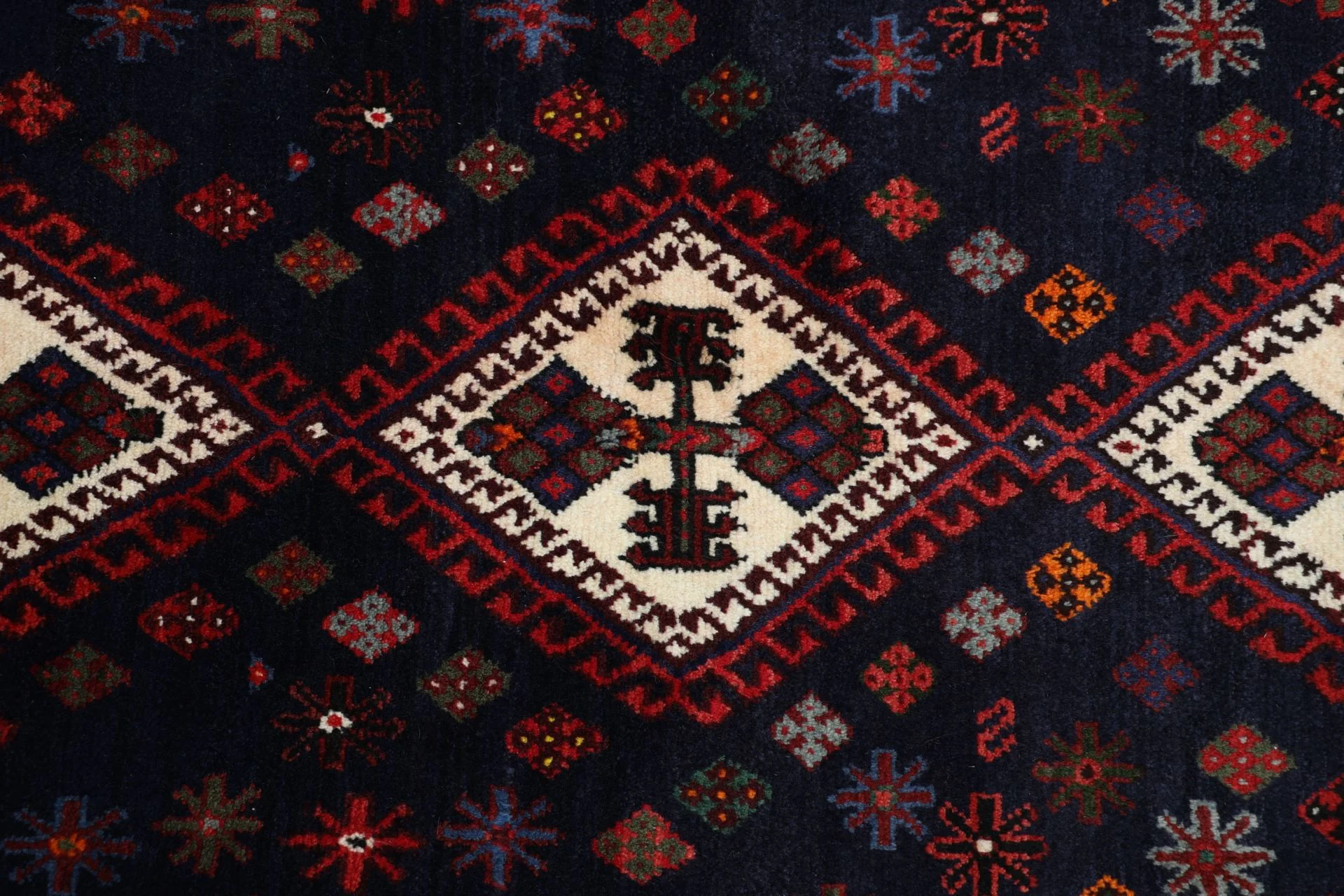Wool Persian Rug 163 × 230 cm, hand-knotted - Image 9
