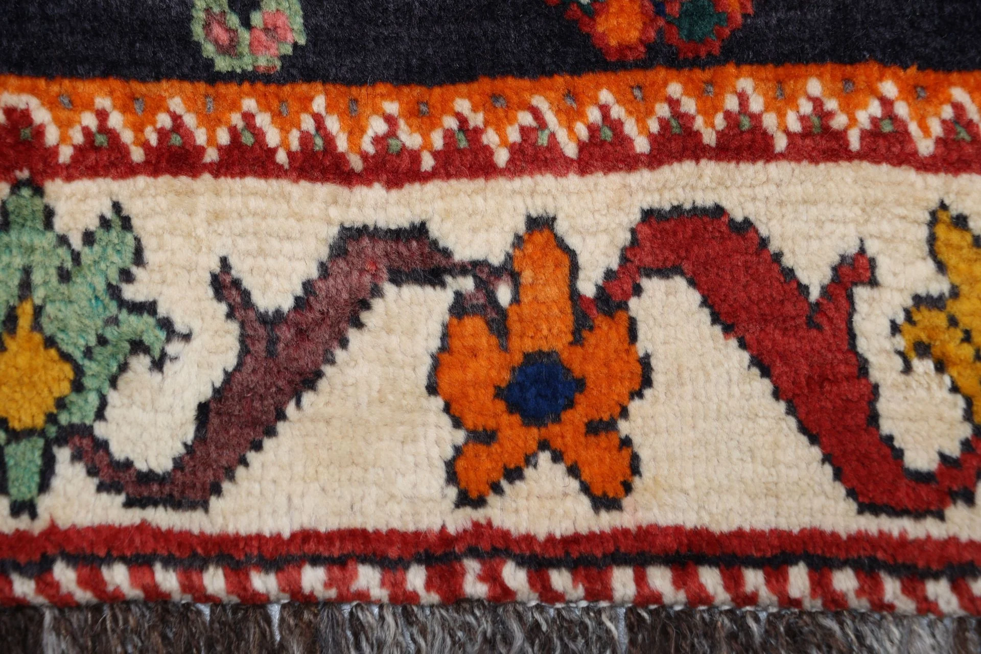 Hand-Knotted Shiraz Persian Rug, 157 × 238 cm, Wool - Image 8