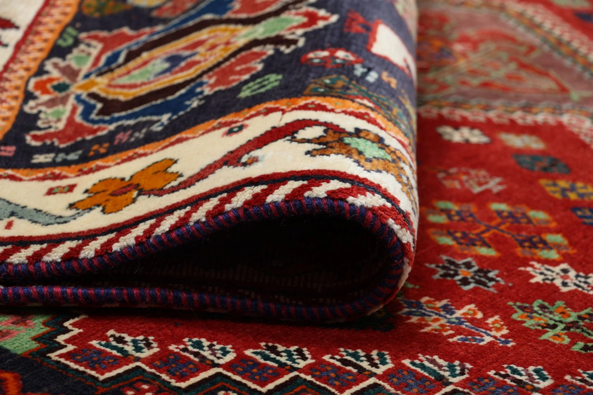 Hand-Knotted Shiraz Persian Rug, 157 × 238 cm, Wool - Image 10