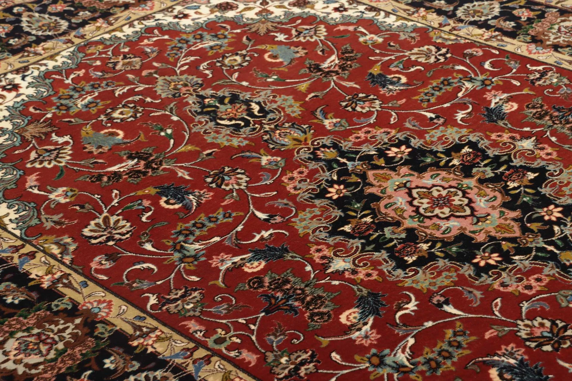 Qom Persian Rug 141 × 210 cm in Wool, hand-knotted - Image 8